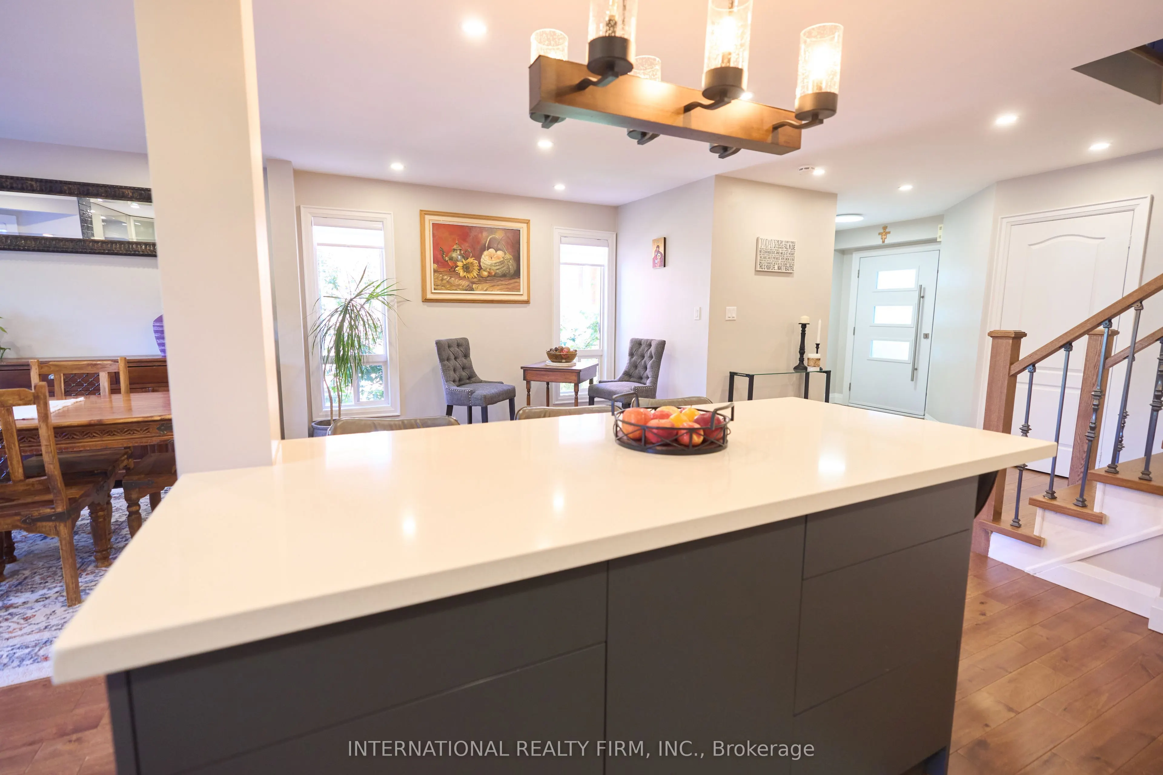 1493 Warbler Road