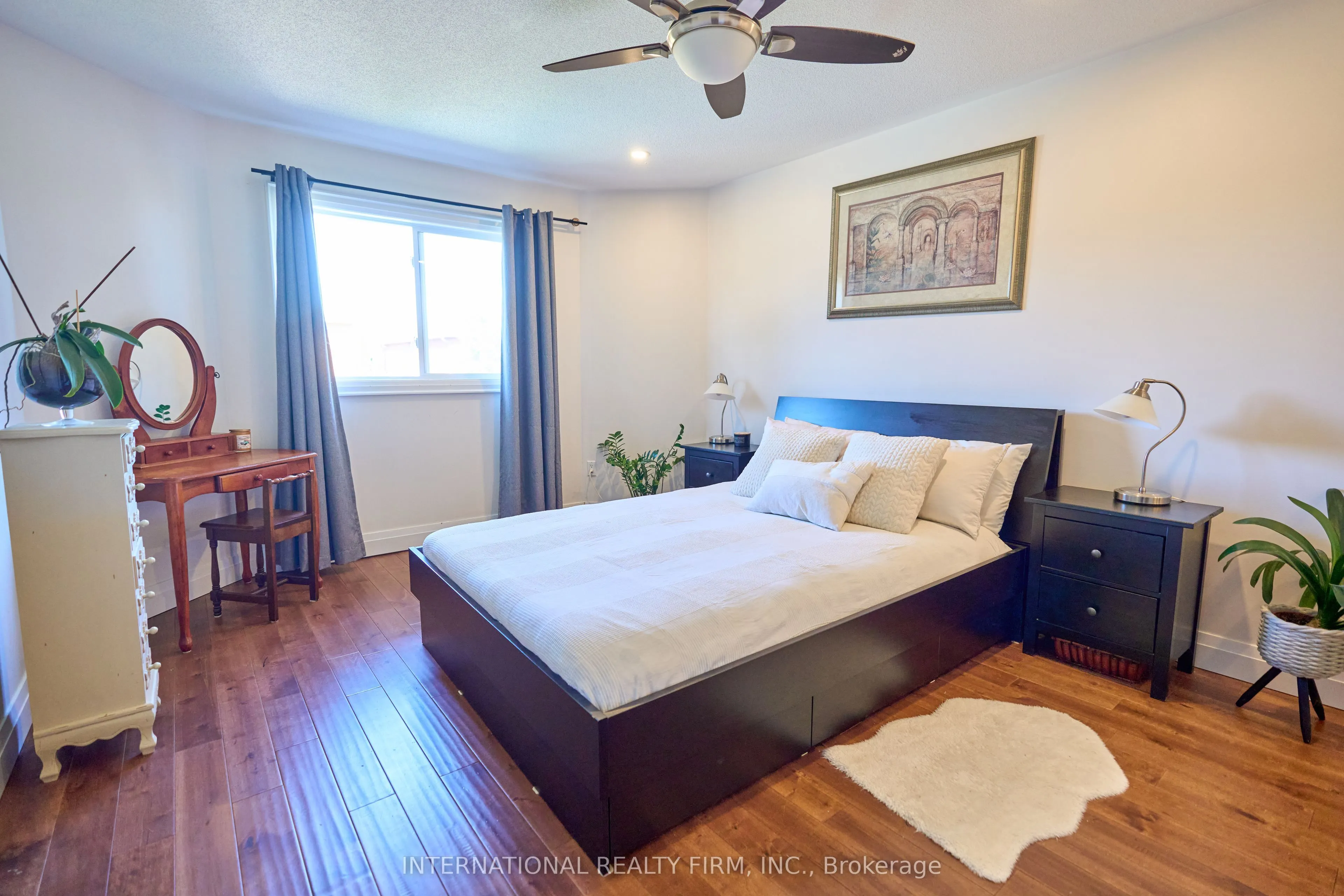 1493 Warbler Road