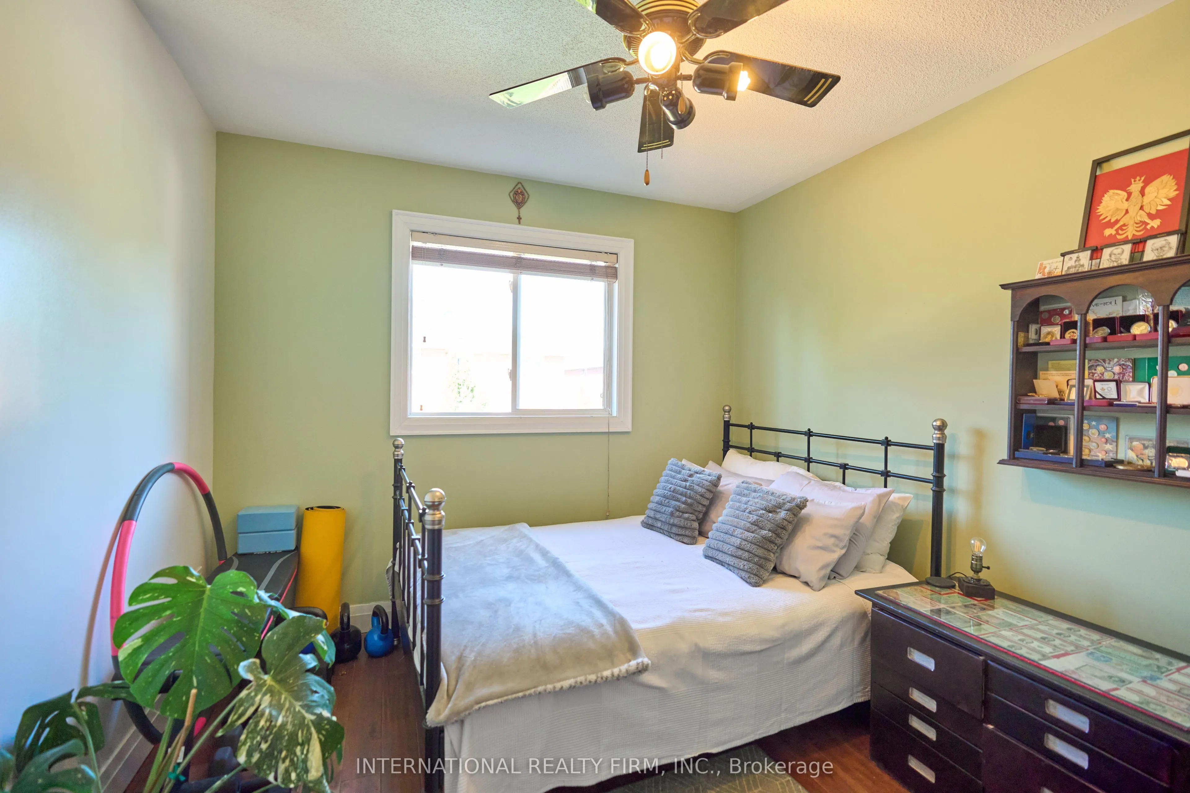 1493 Warbler Road