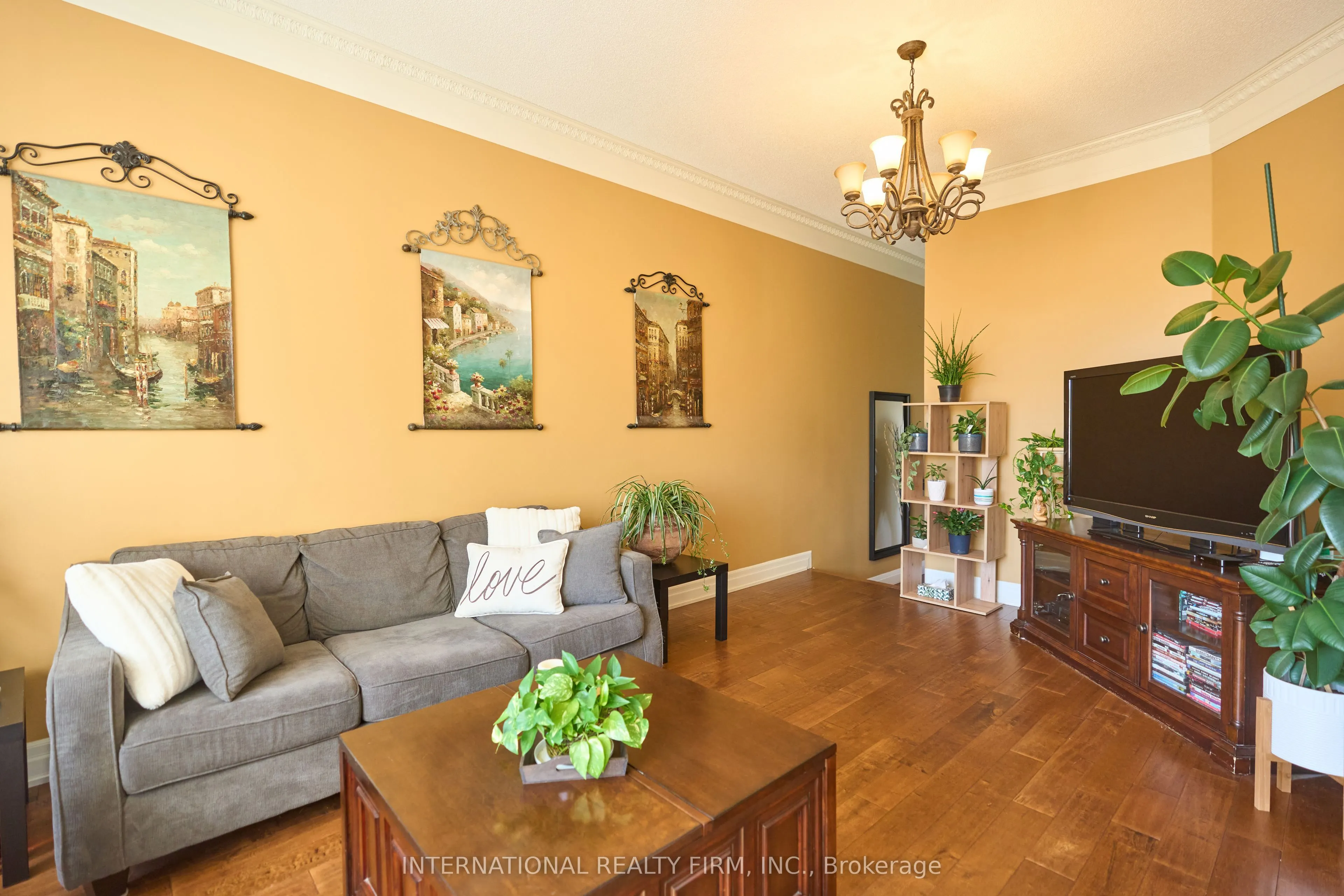 1493 Warbler Road