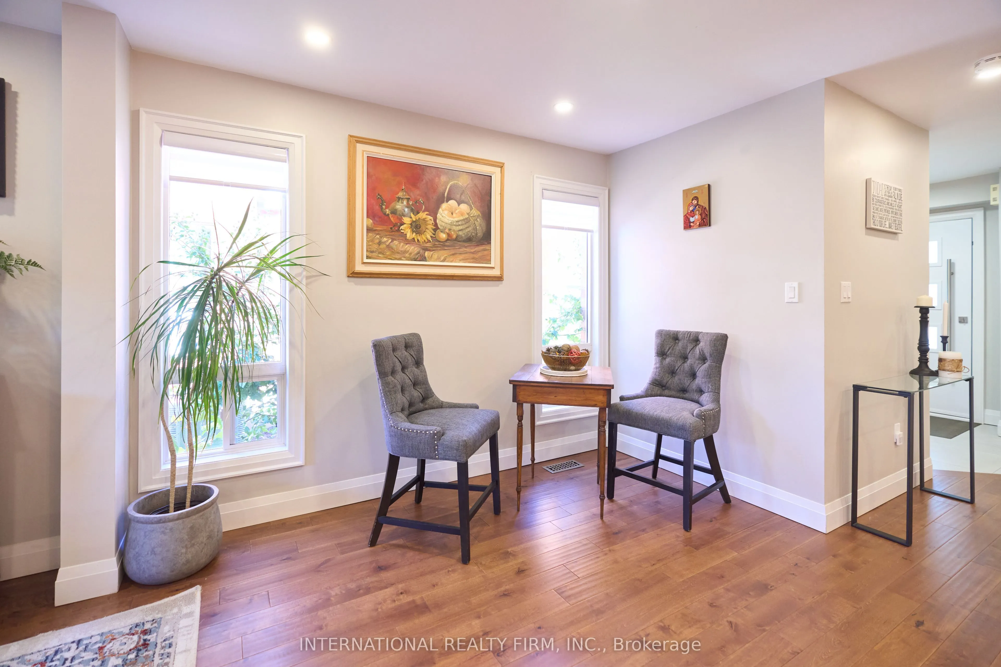 1493 Warbler Road