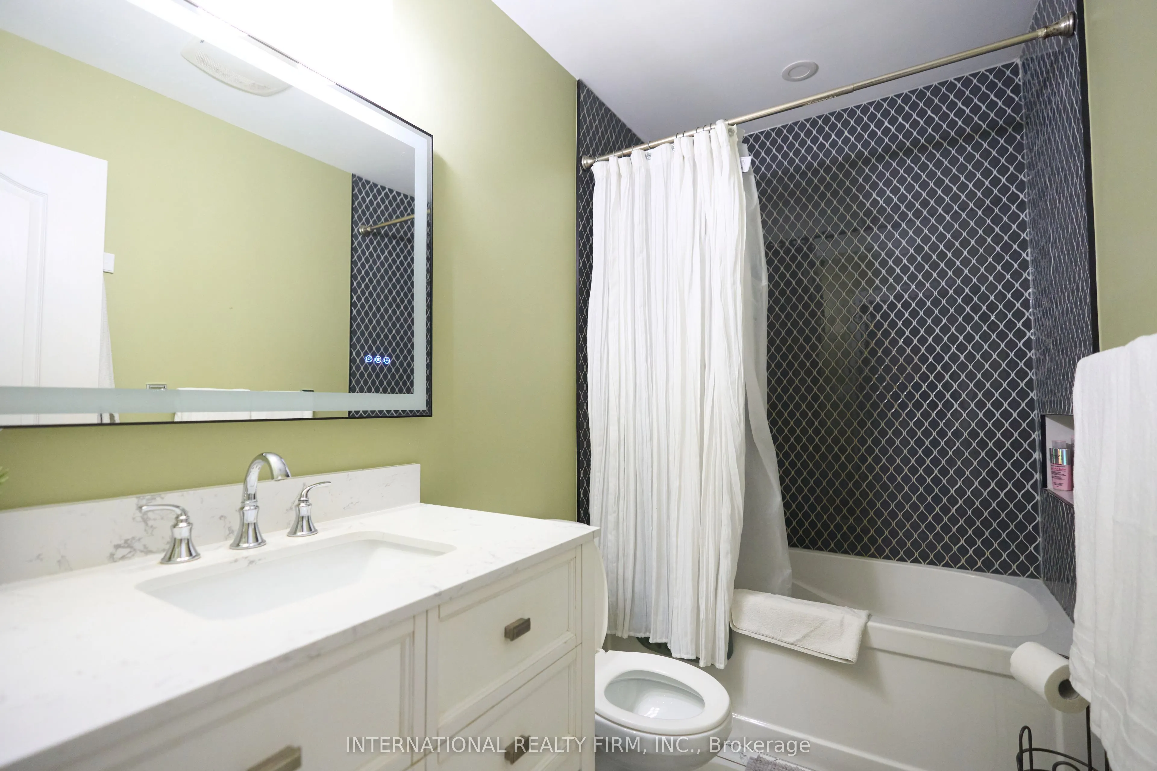 1493 Warbler Road