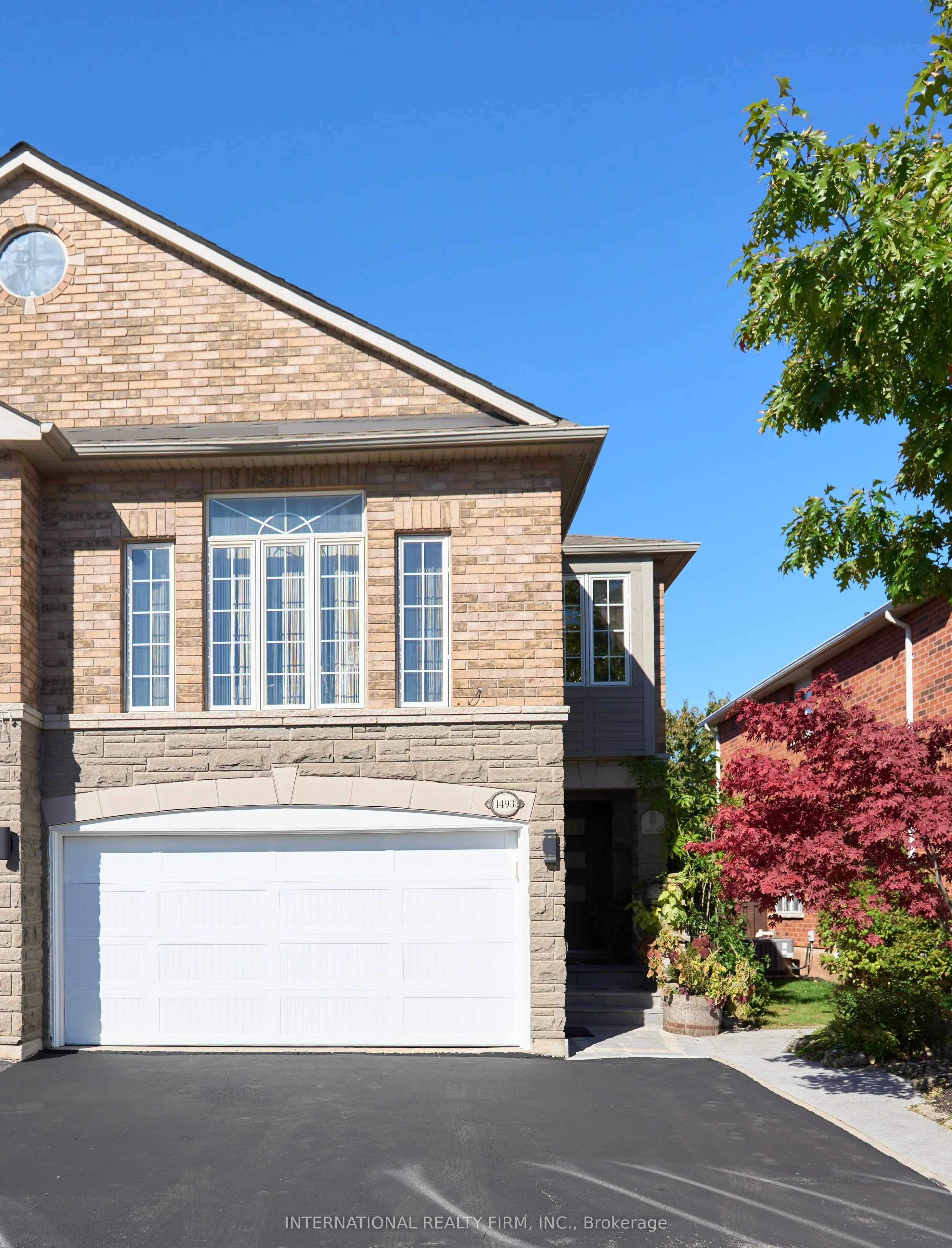 1493 Warbler Road