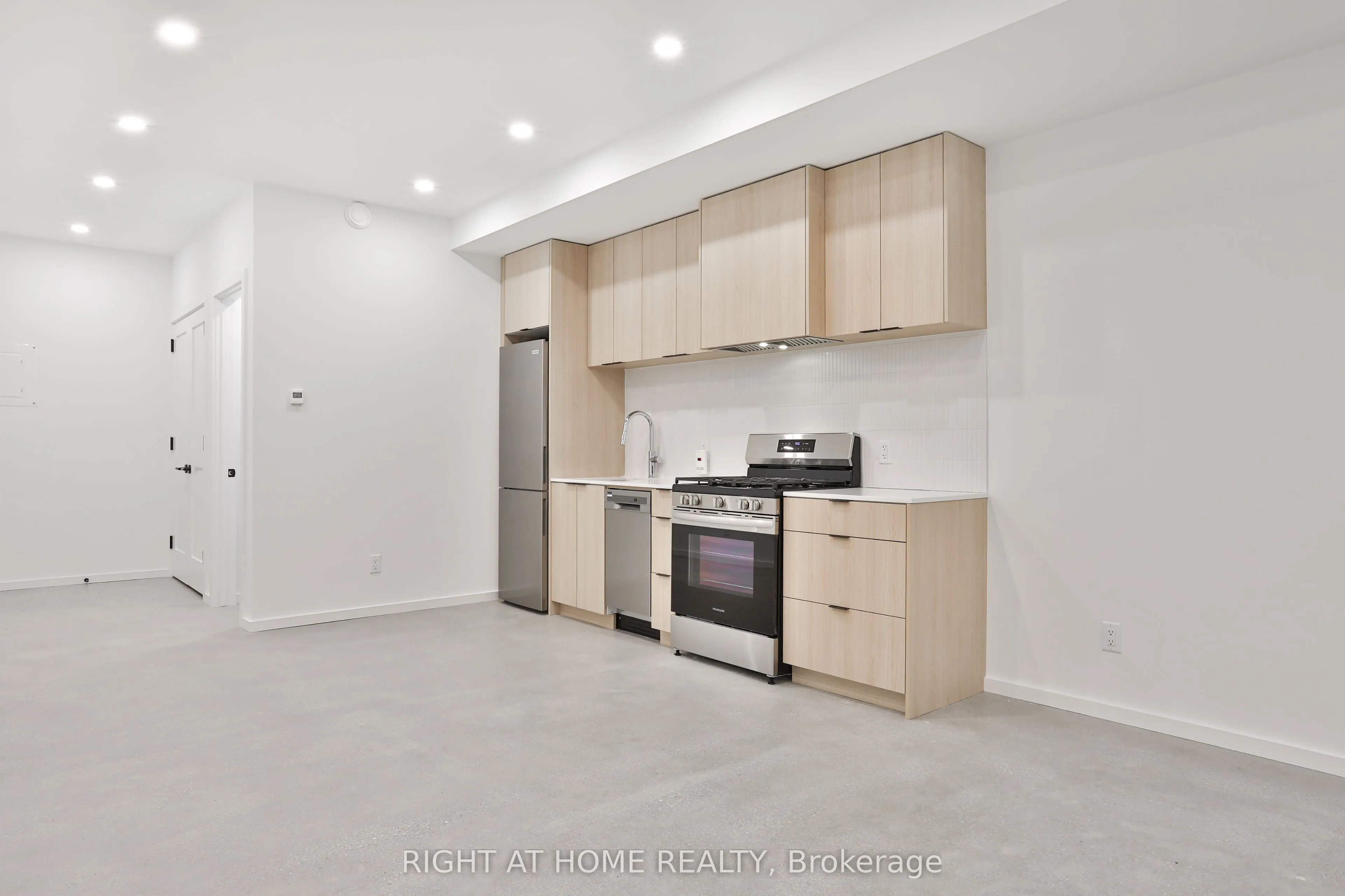 28 Salem Avenue, #4