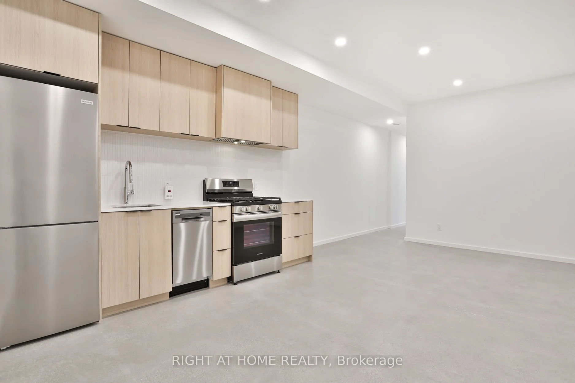 28 Salem Avenue, #4