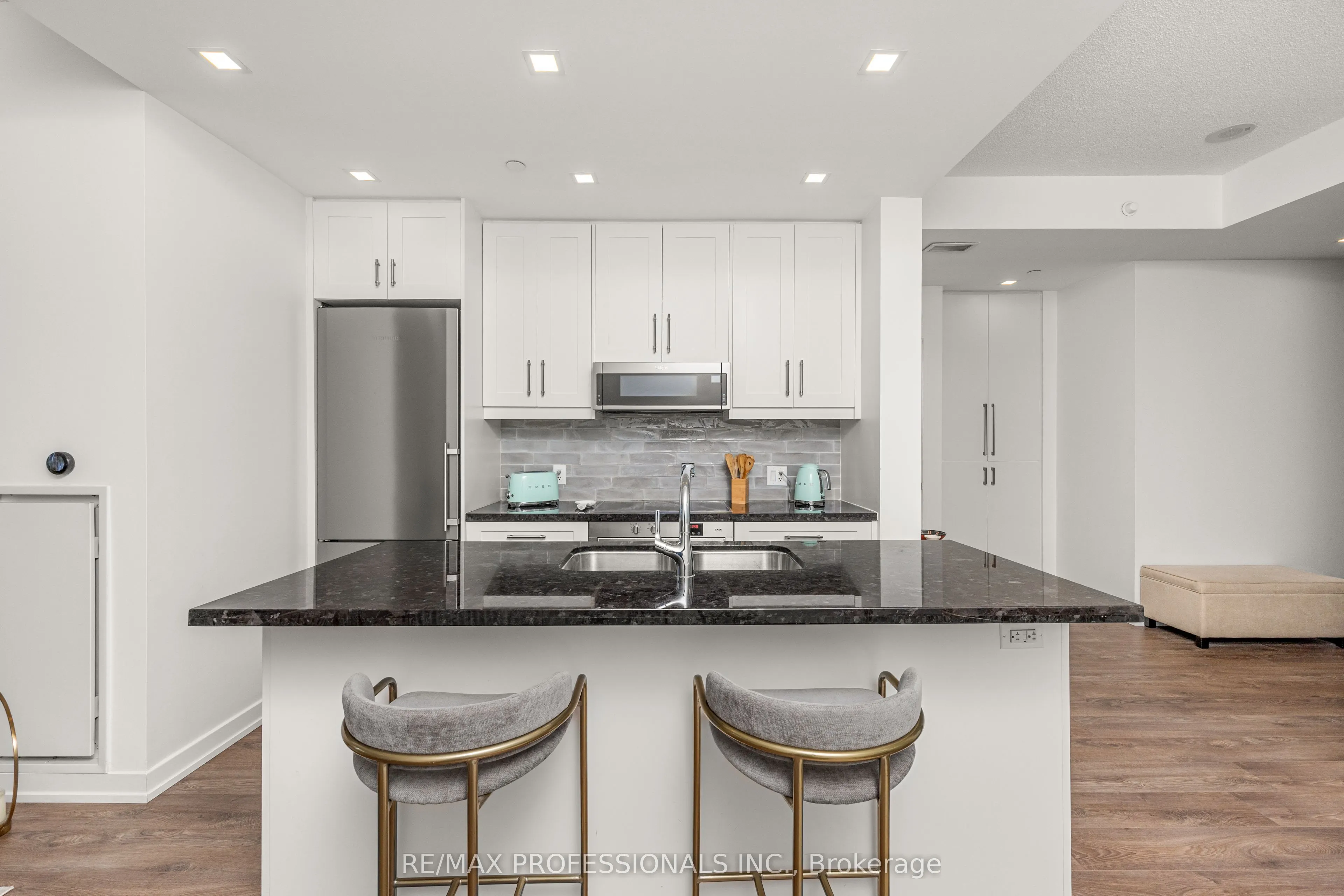 88 Park Lawn Road, #206