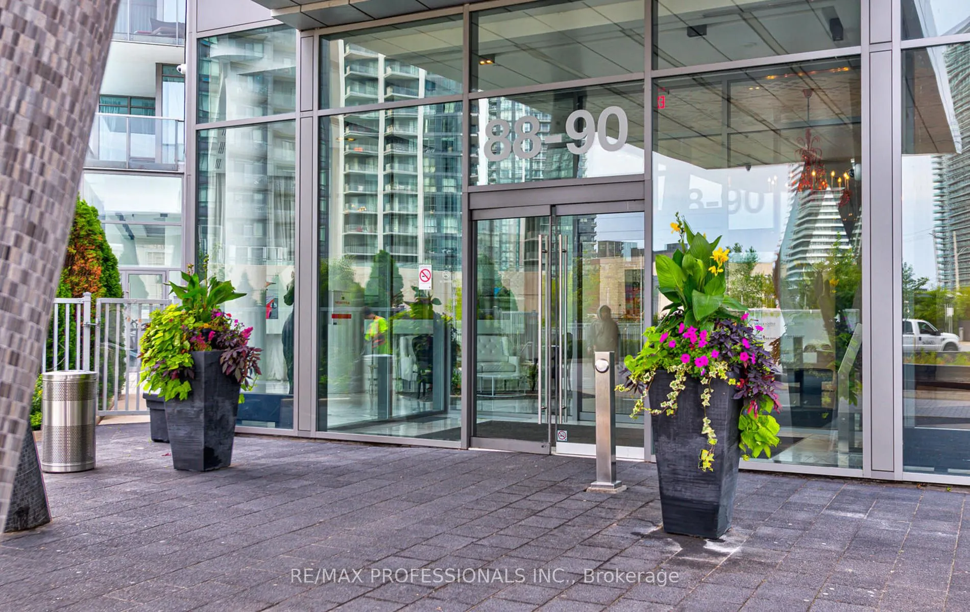 88 Park Lawn Road, #206