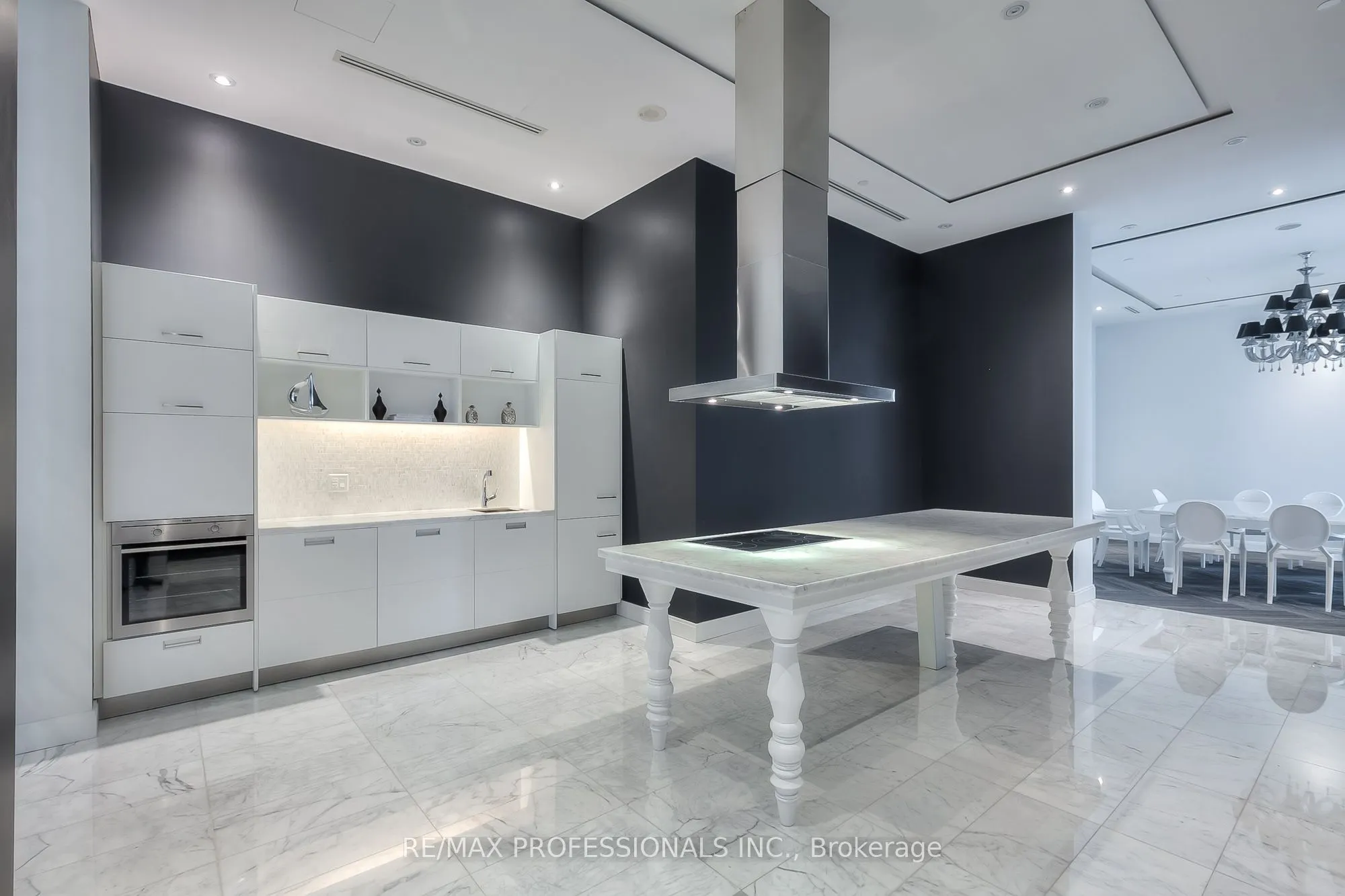 88 Park Lawn Road, #206
