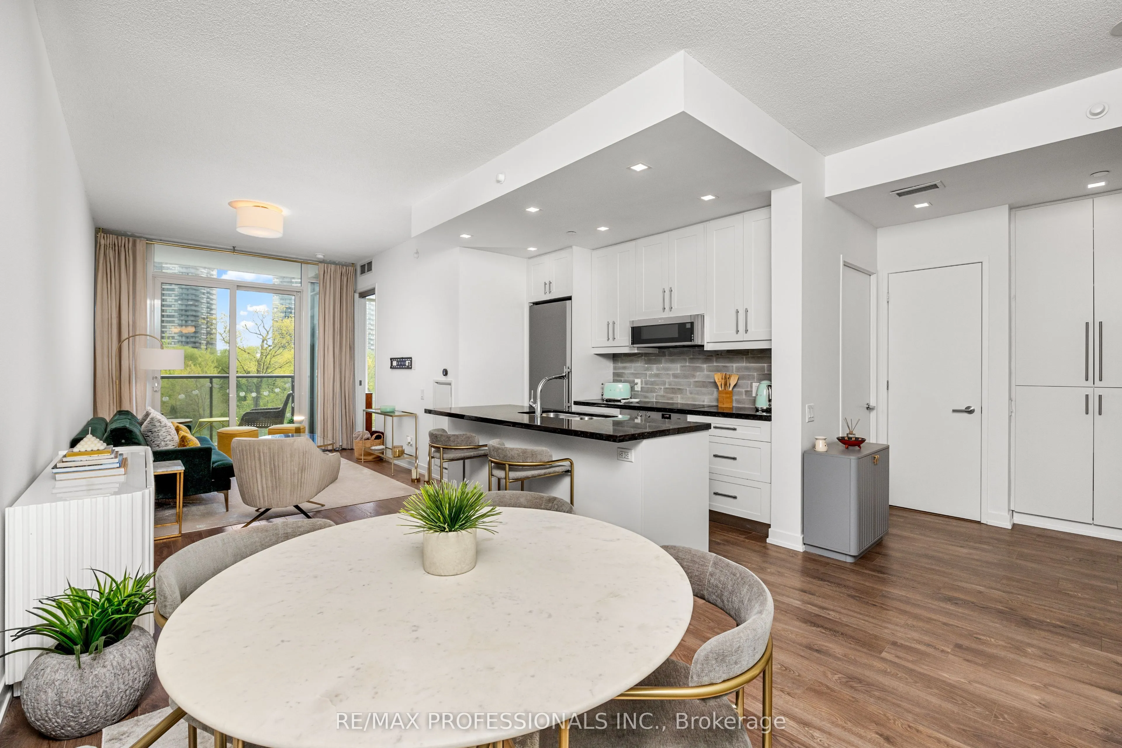 88 Park Lawn Road, #206