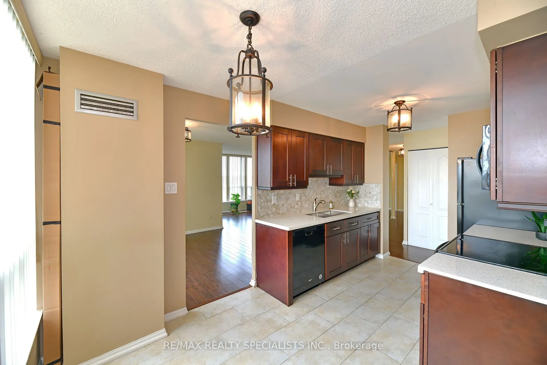 10 Laurelcrest Street, #1112