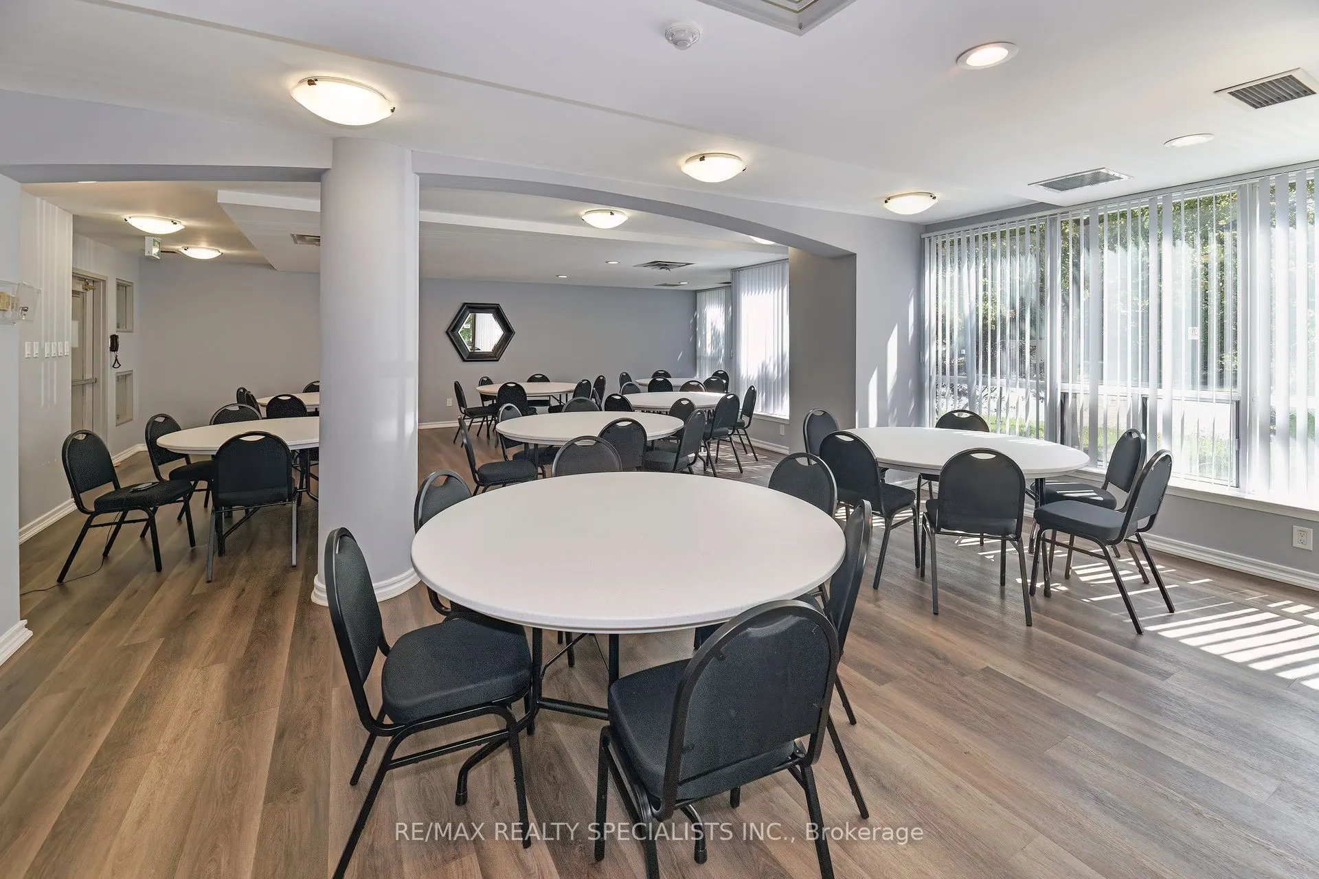 10 Laurelcrest Street, #1112