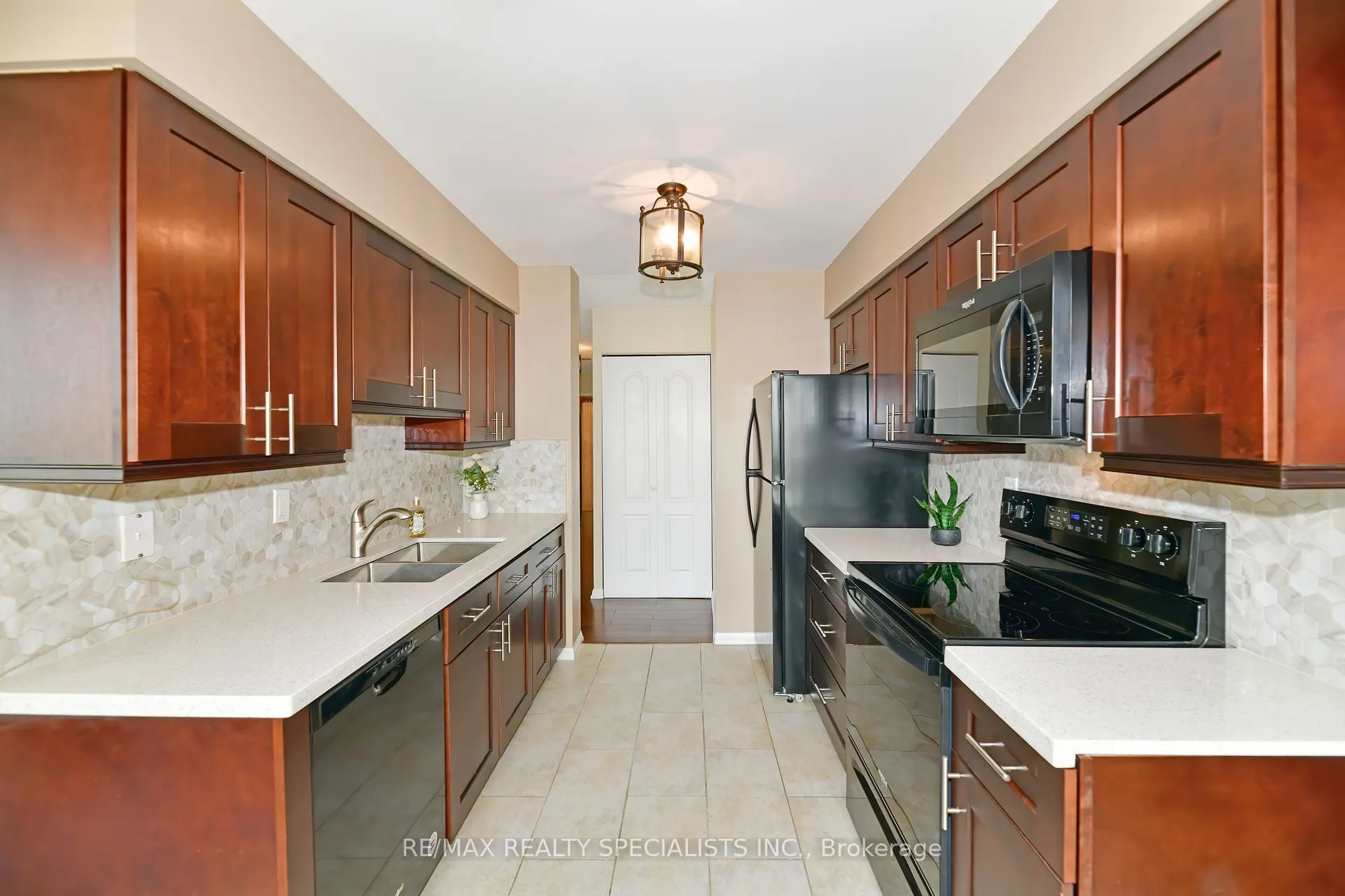10 Laurelcrest Street, #1112