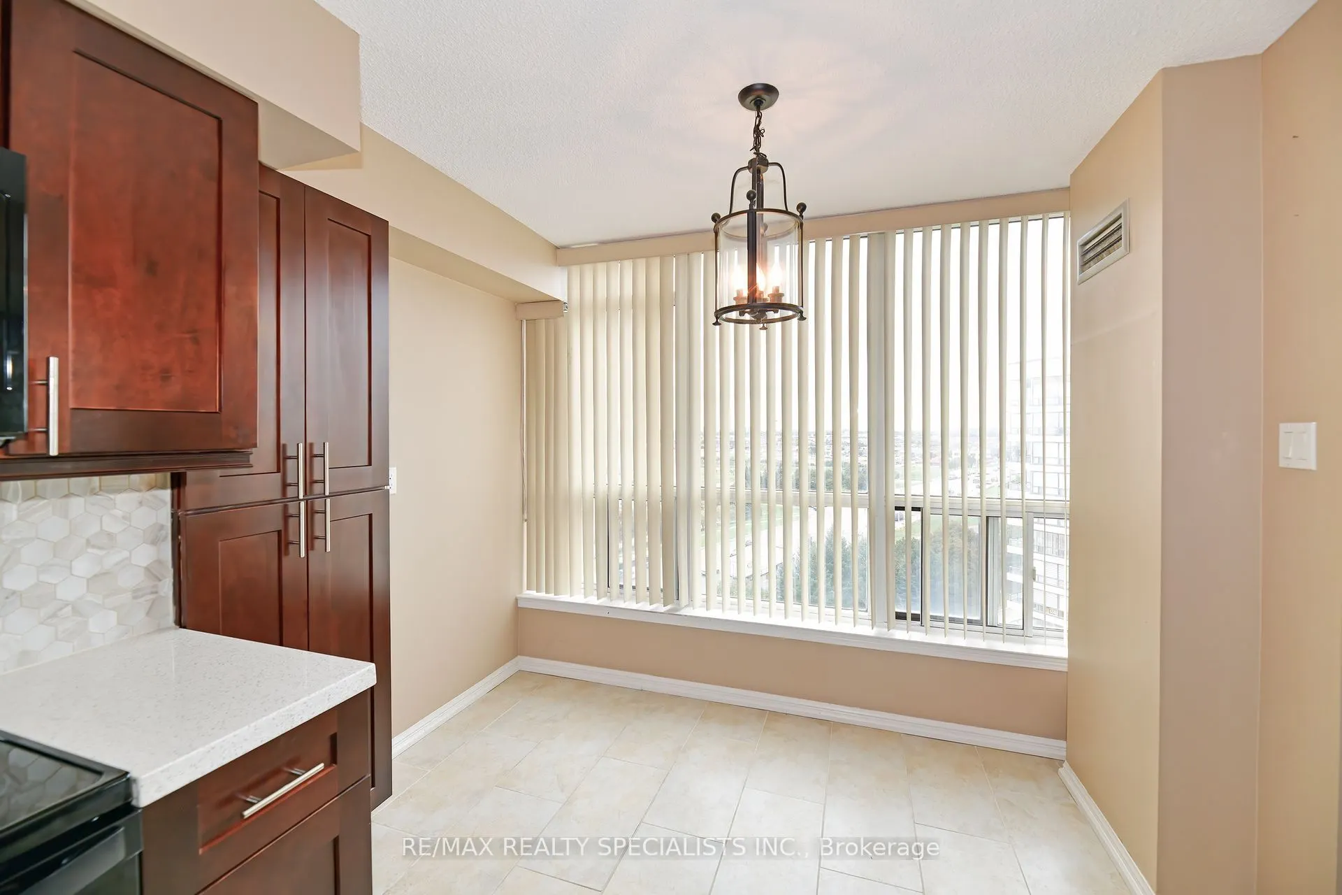 10 Laurelcrest Street, #1112