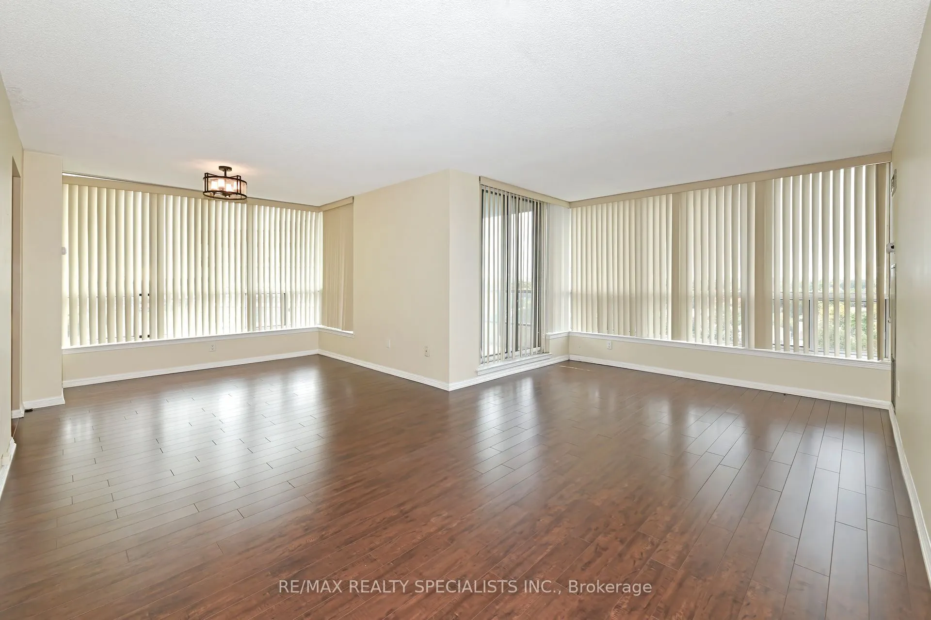 10 Laurelcrest Street, #1112