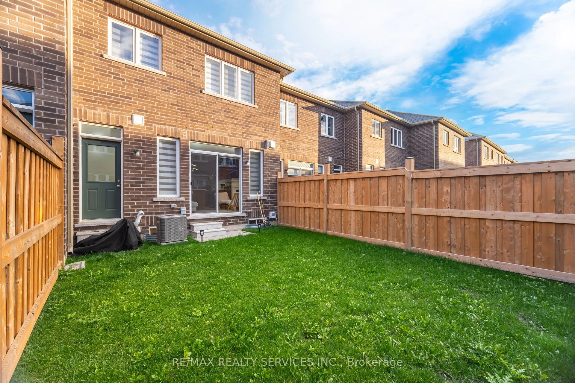 29 Benhurst Crescent