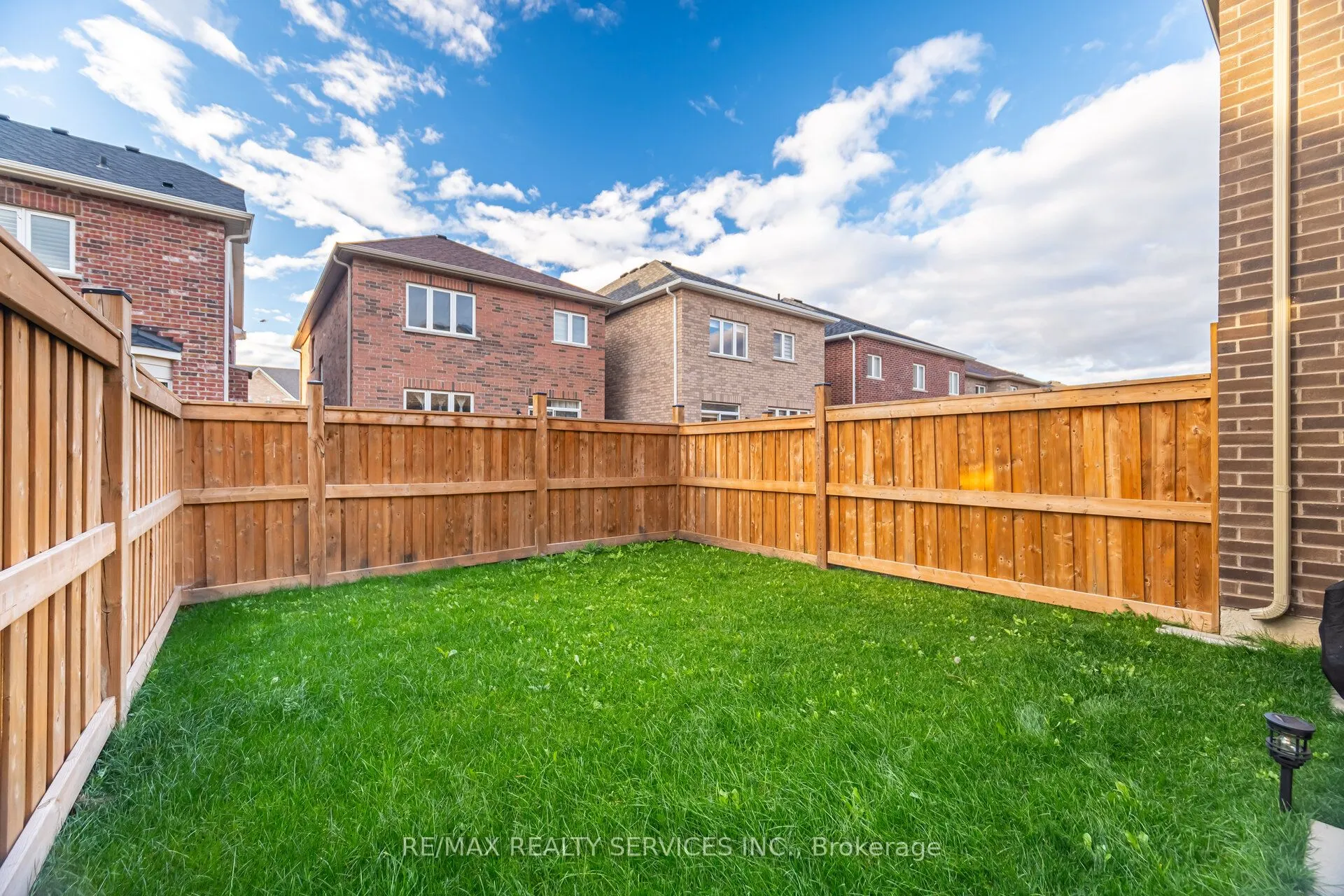 29 Benhurst Crescent