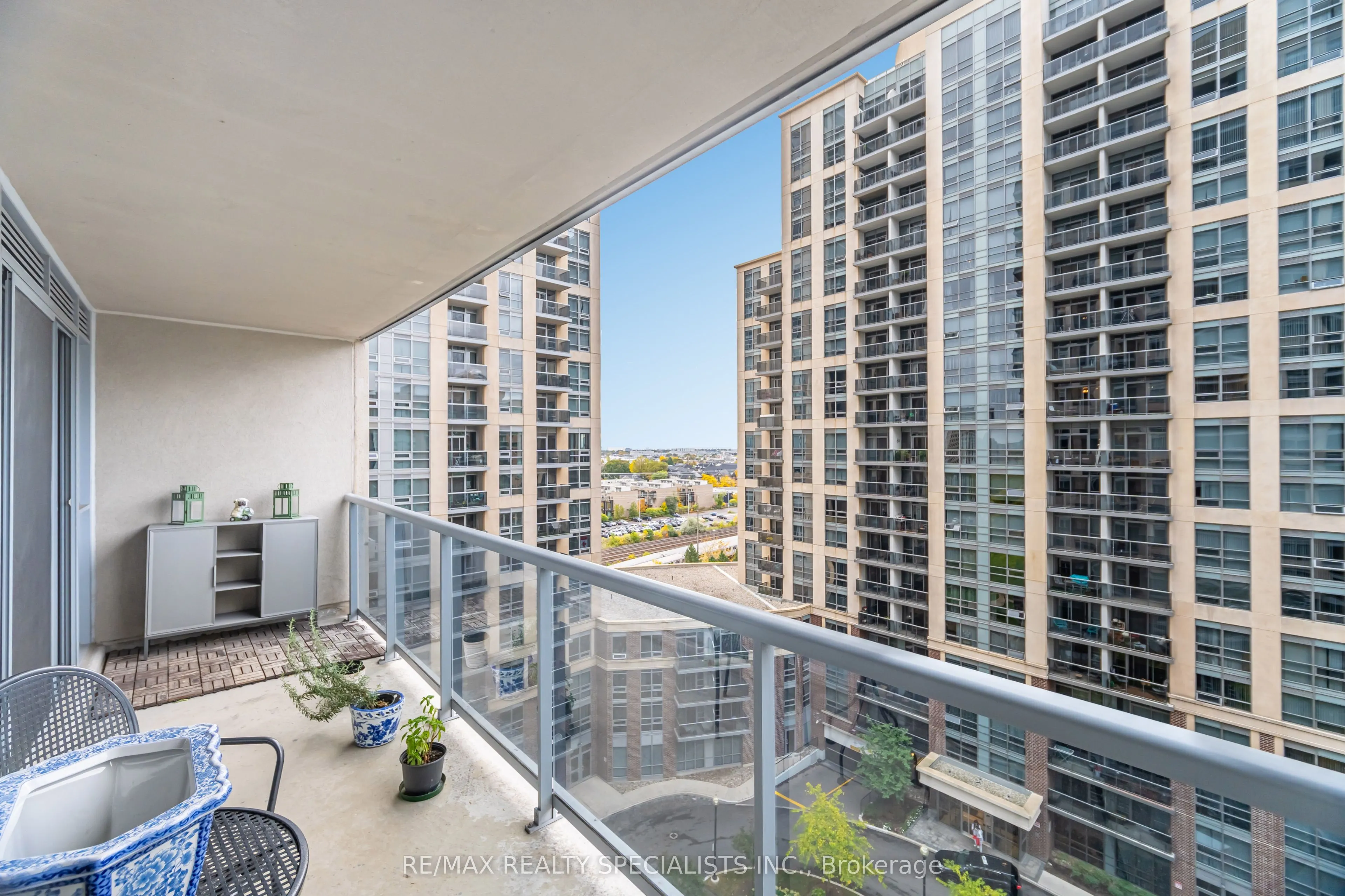 5 Michael Power Place, #1005