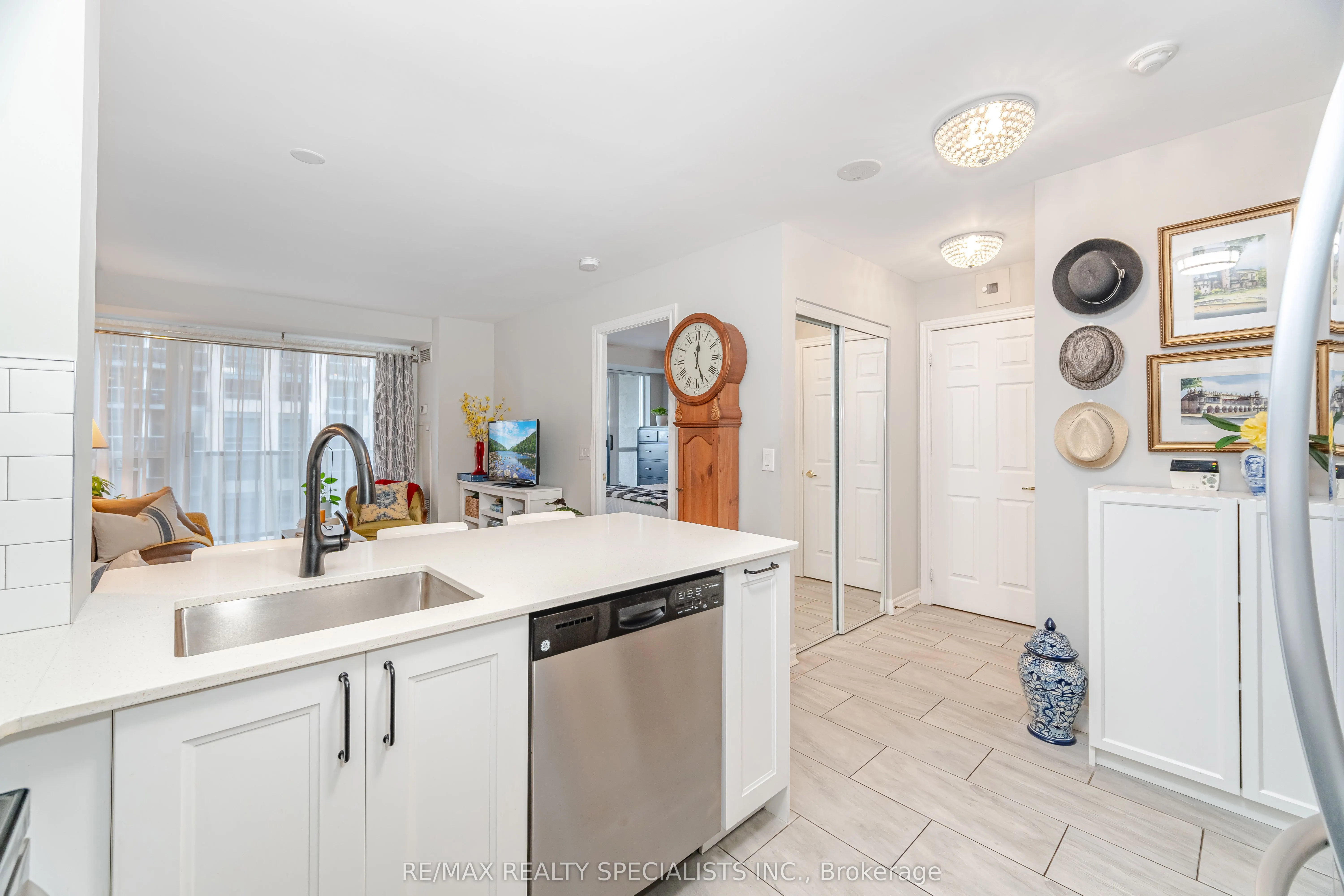 5 Michael Power Place, #1005