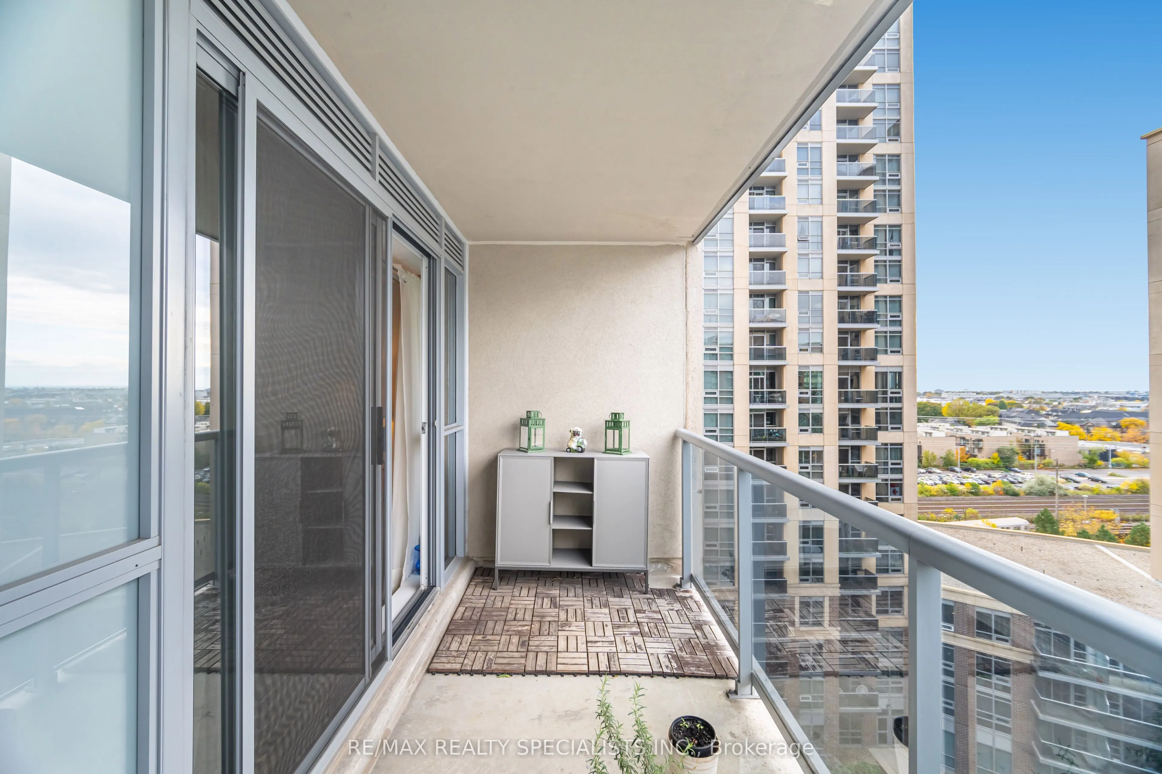 5 Michael Power Place, #1005