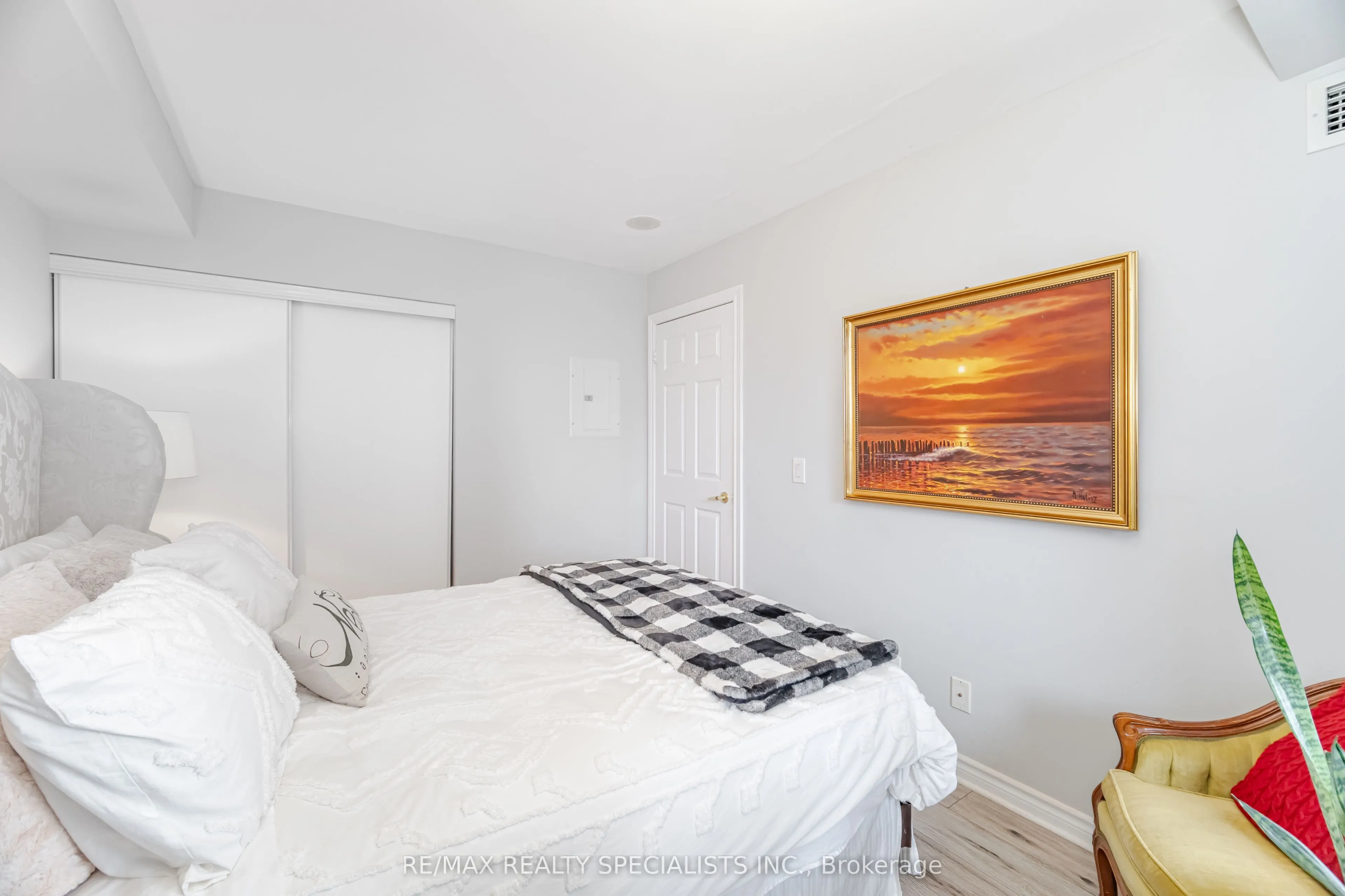 5 Michael Power Place, #1005