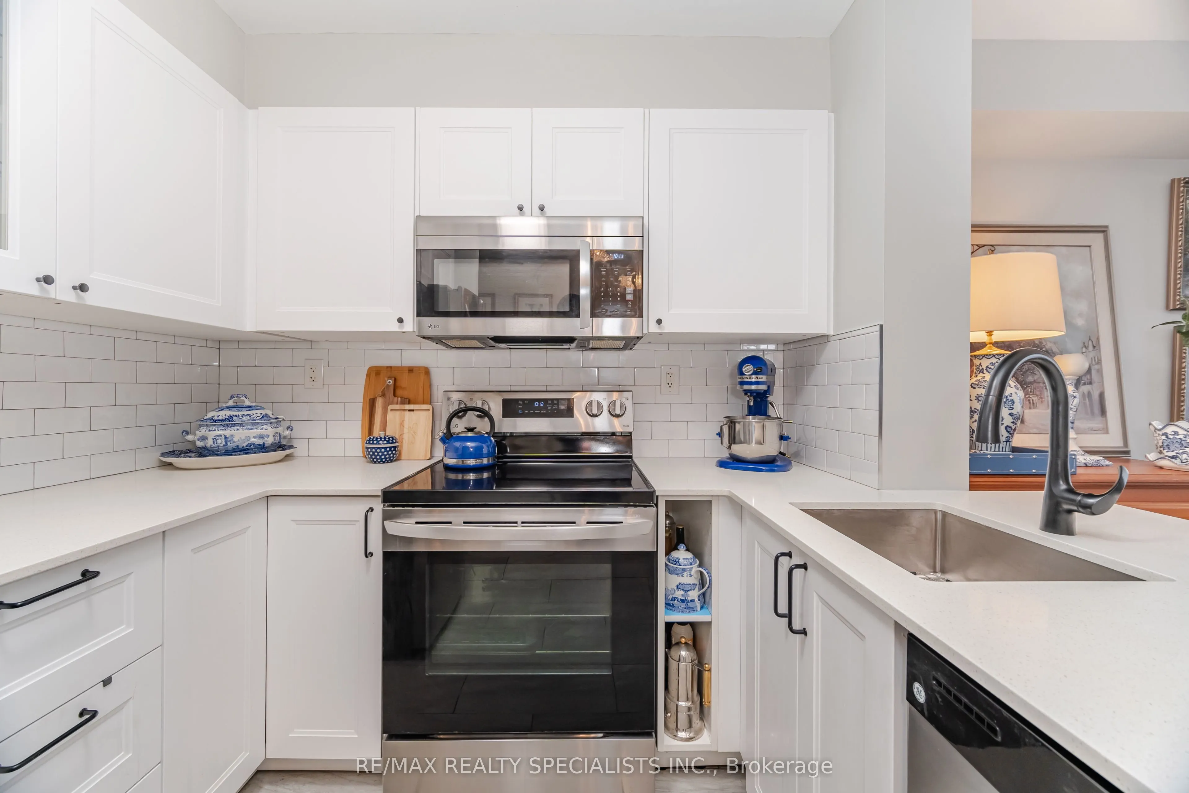 5 Michael Power Place, #1005