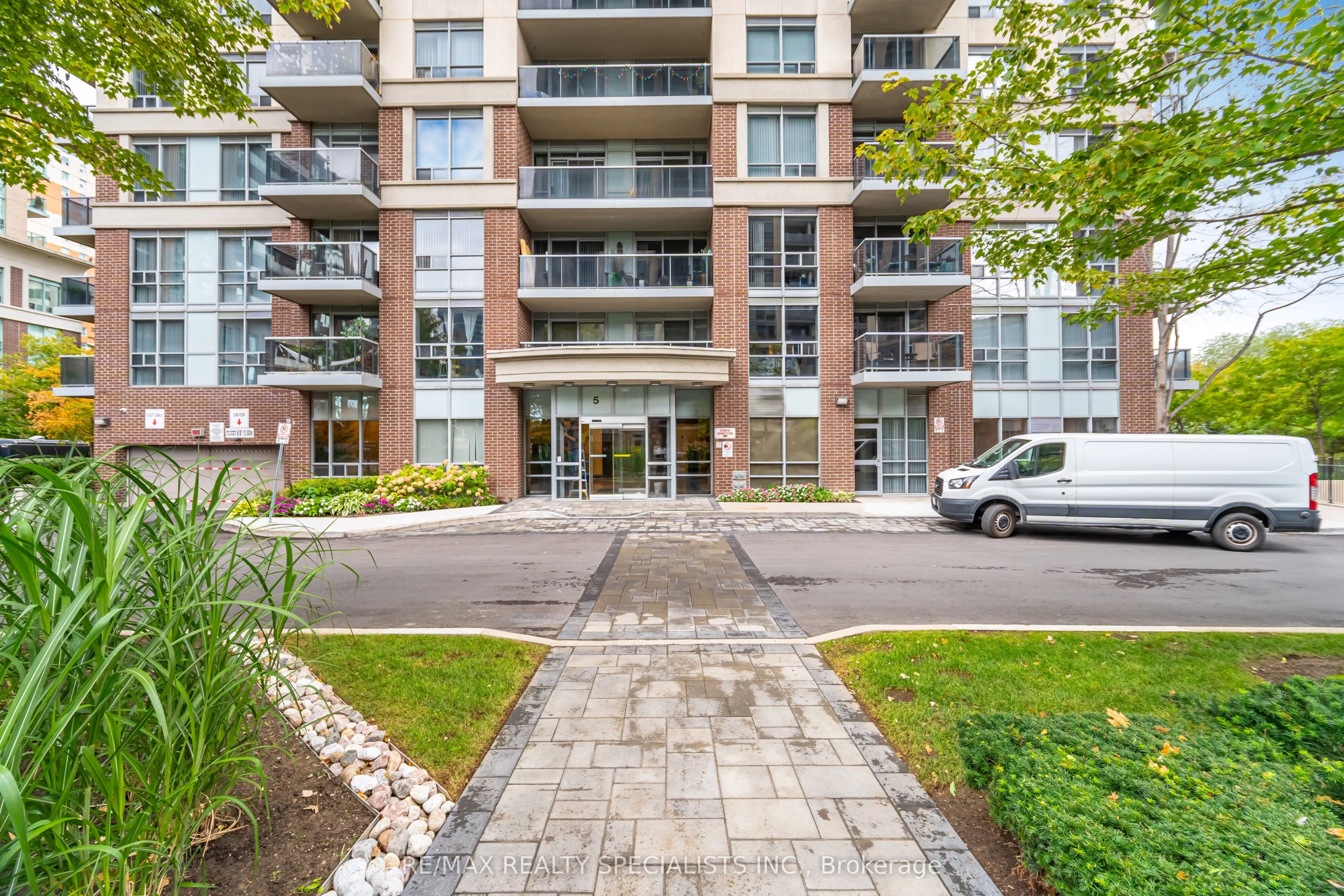 5 Michael Power Place, #1005