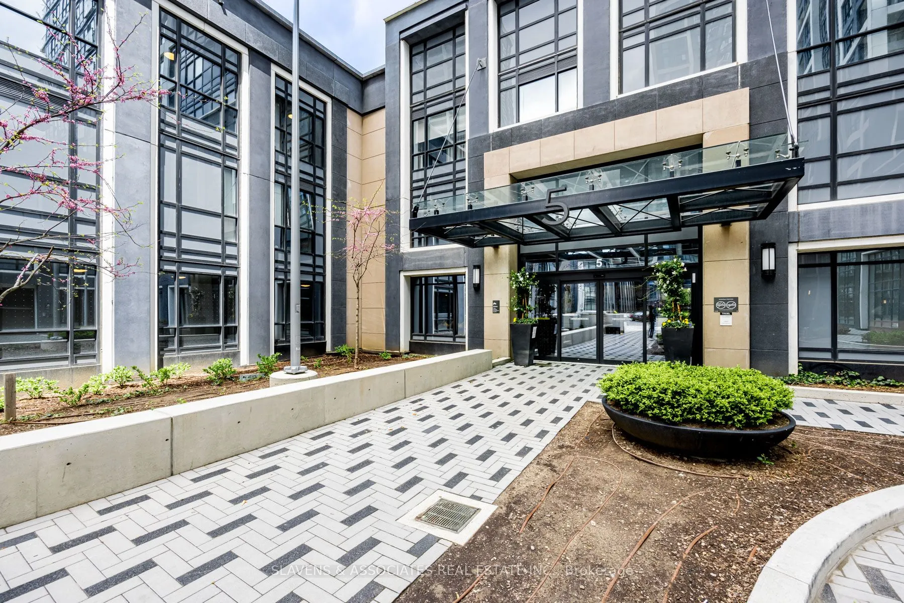 5 Mabelle Avenue, #2633