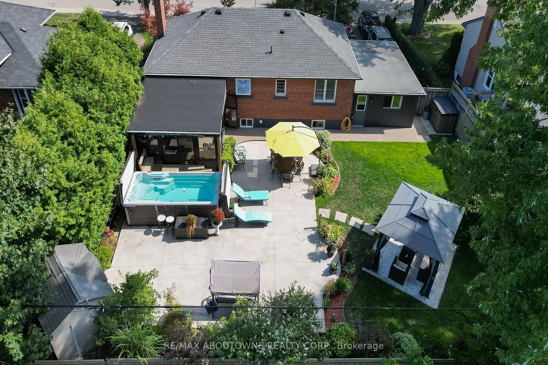 2105 Maplewood Drive