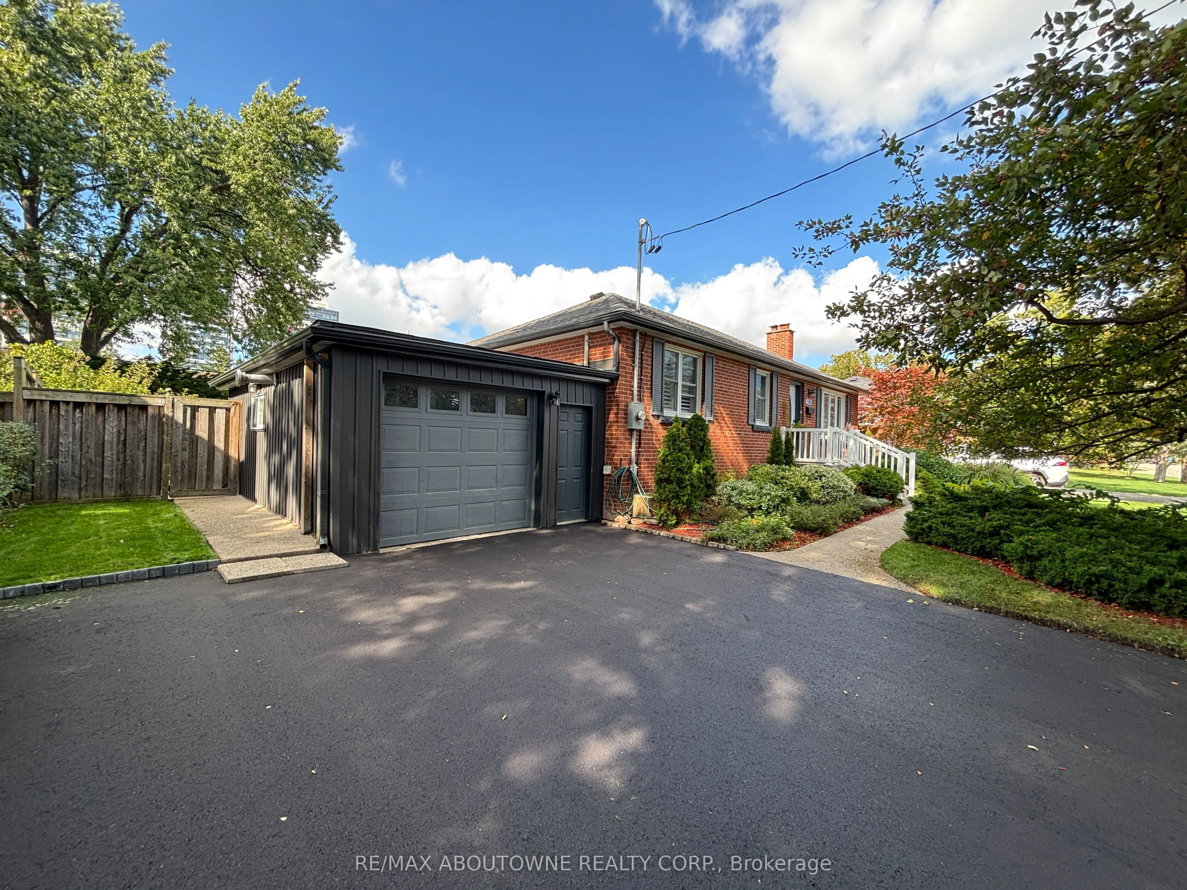 2105 Maplewood Drive