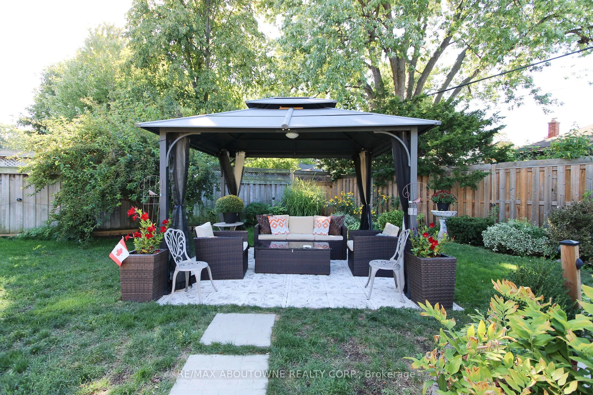 2105 Maplewood Drive