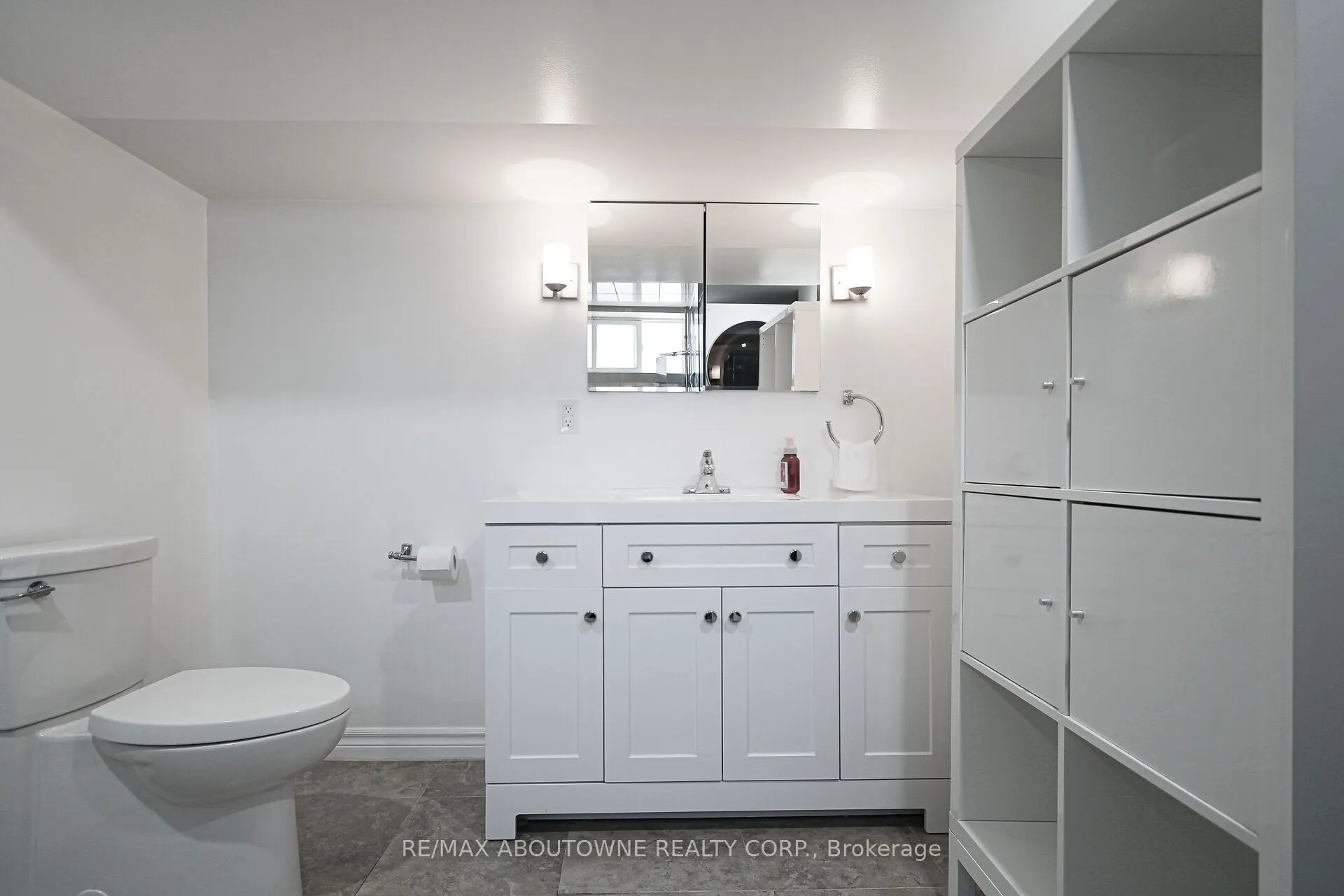 2105 Maplewood Drive