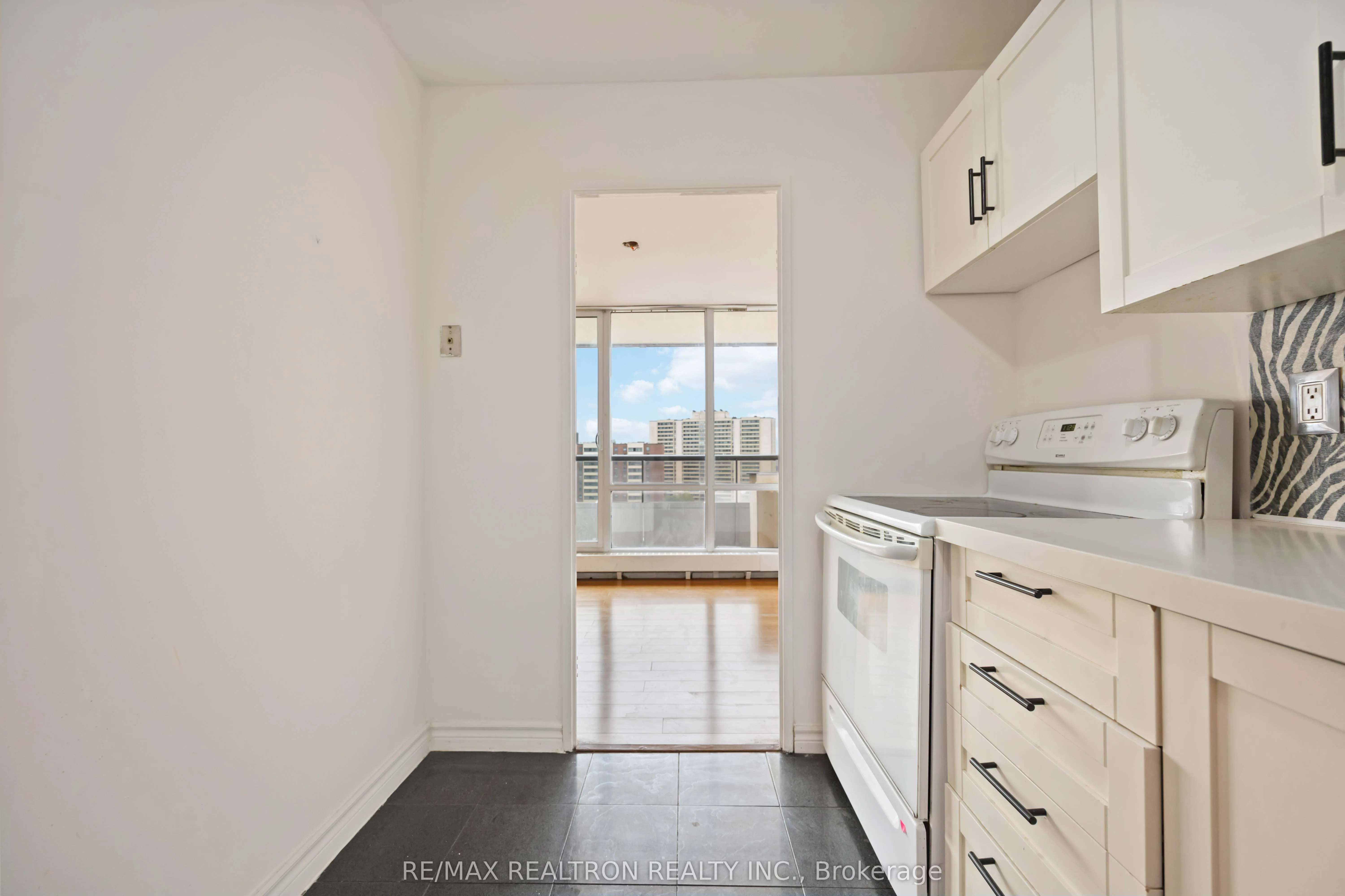 31 Four Winds Drive, #1014