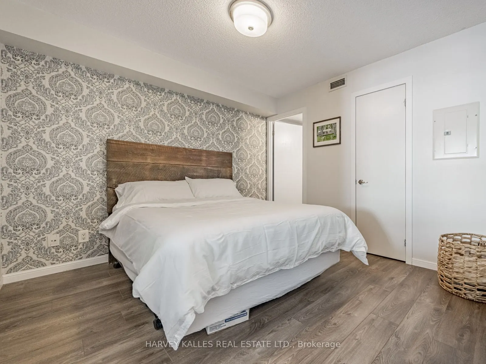 38 Joe Shuster Way, #703