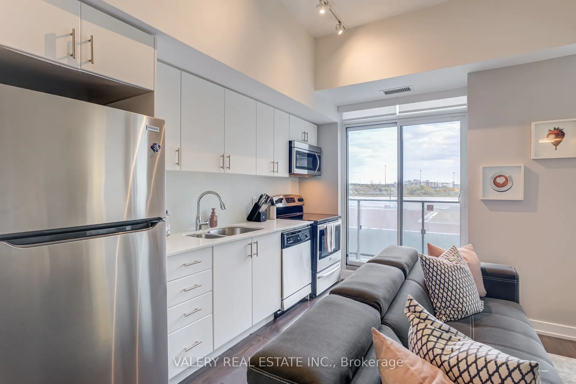 2220 Lake Shore Boulevard W, #708
