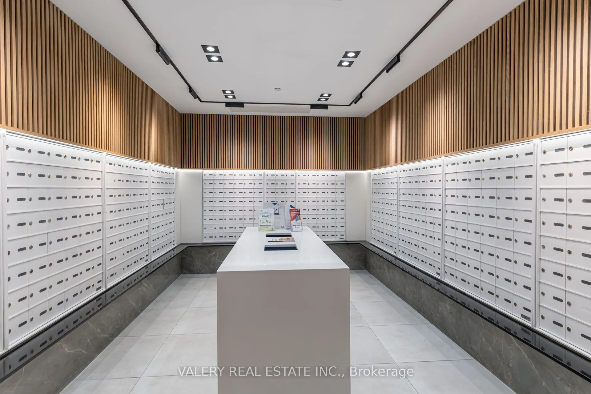 2220 Lake Shore Boulevard W, #708