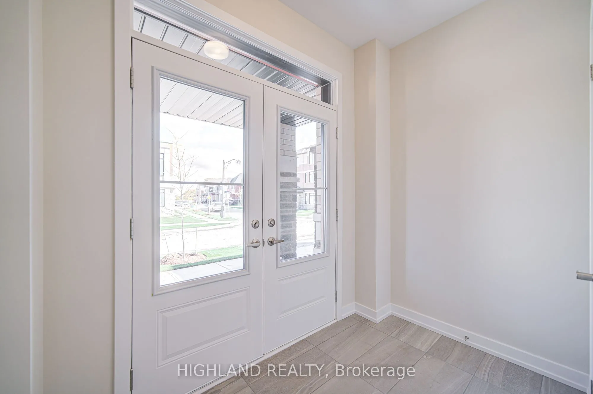 1179 Dartmouth Crescent