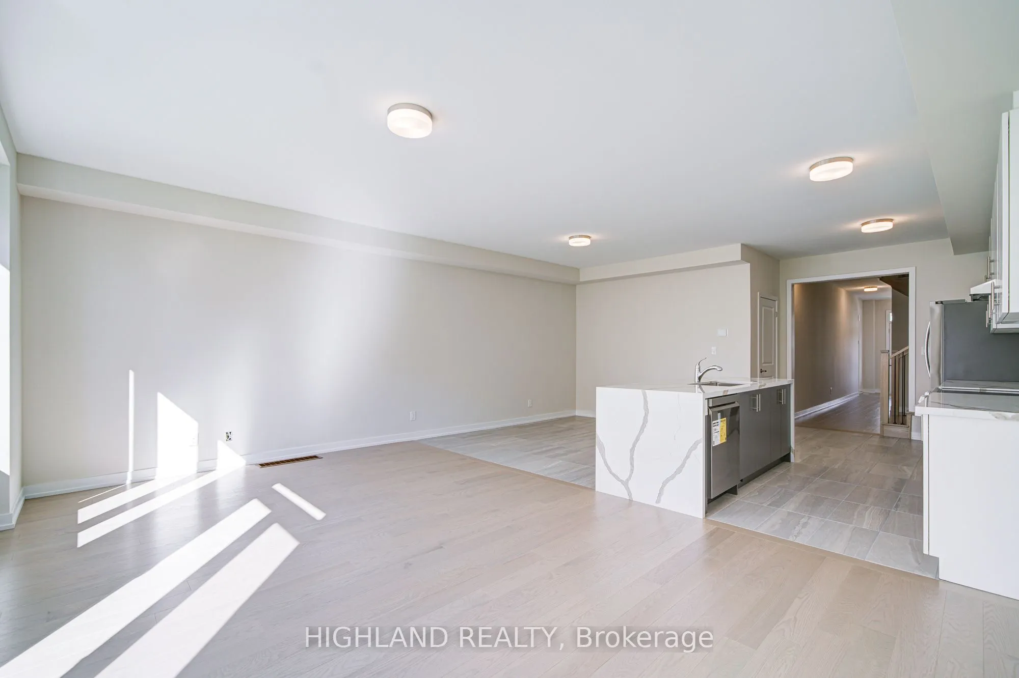 1179 Dartmouth Crescent