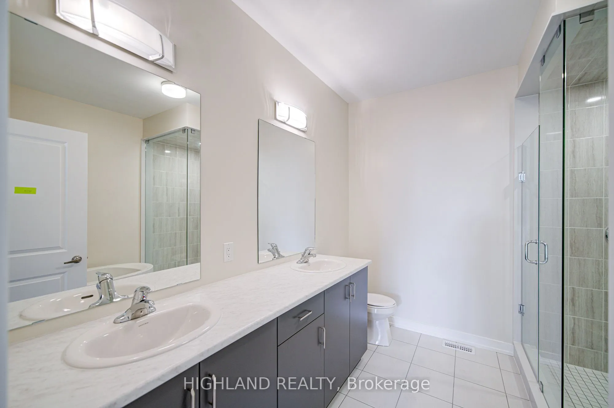 1179 Dartmouth Crescent