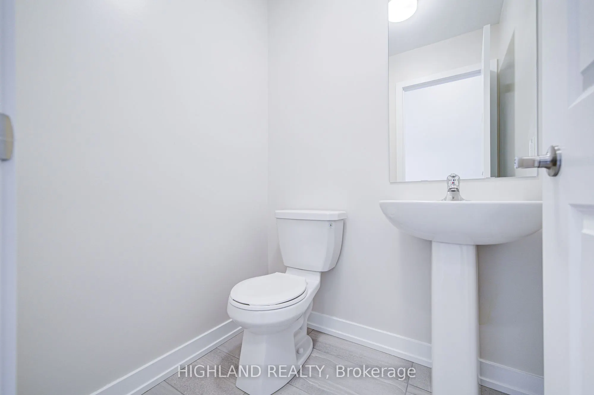 1179 Dartmouth Crescent