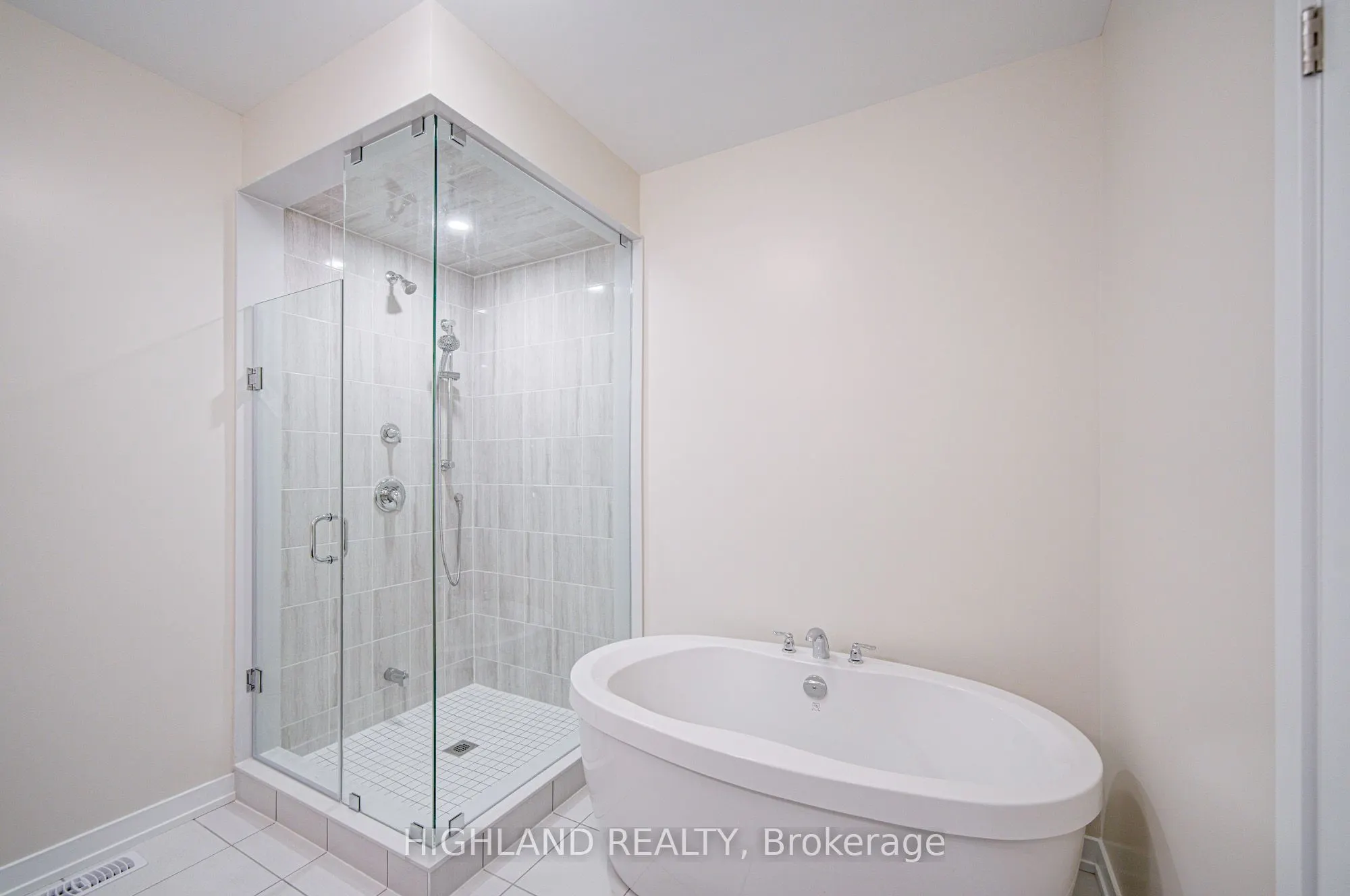 1179 Dartmouth Crescent