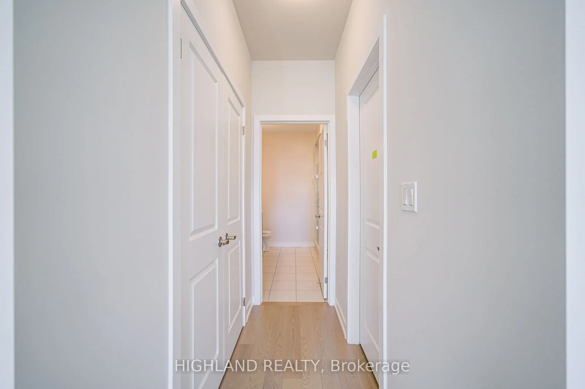 1179 Dartmouth Crescent