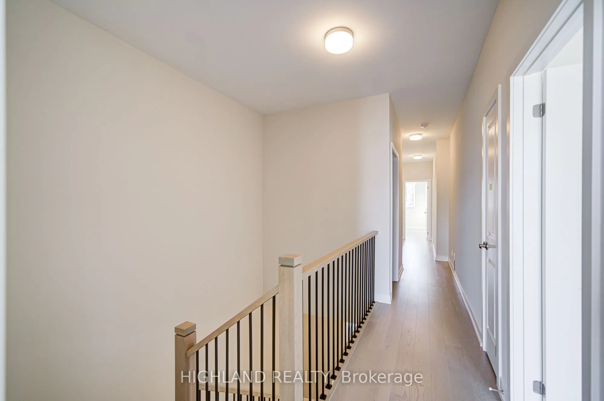 1179 Dartmouth Crescent