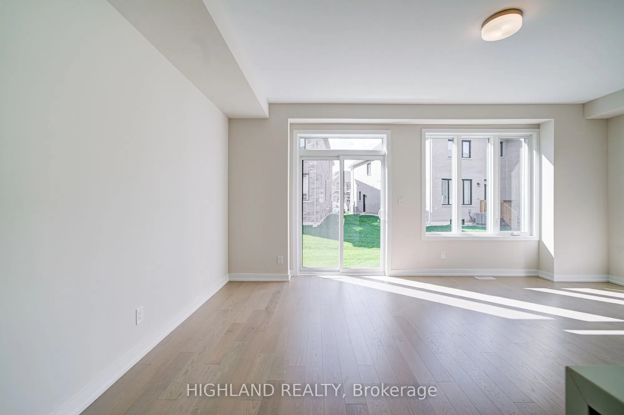 1179 Dartmouth Crescent