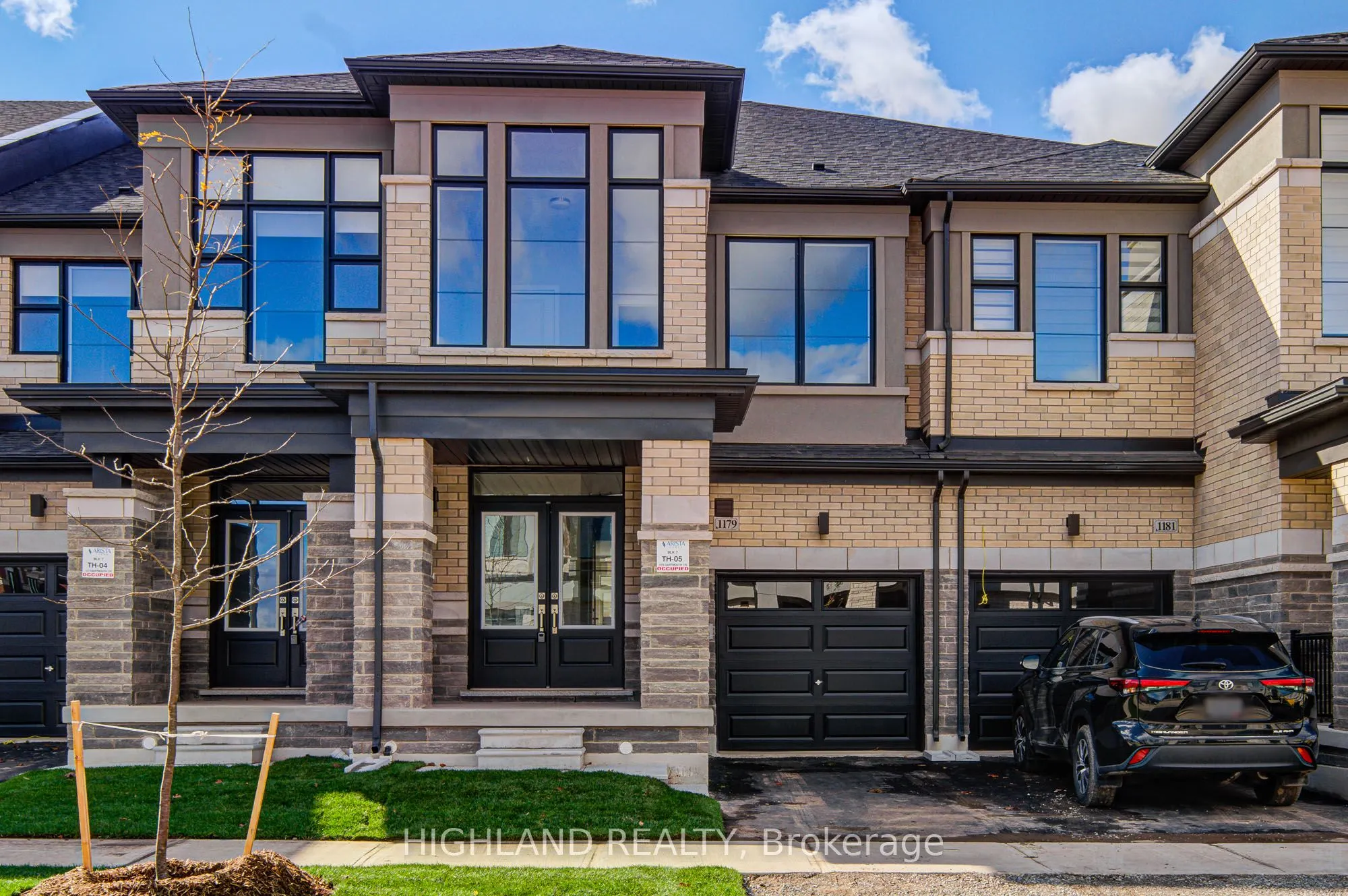 1179 Dartmouth Crescent