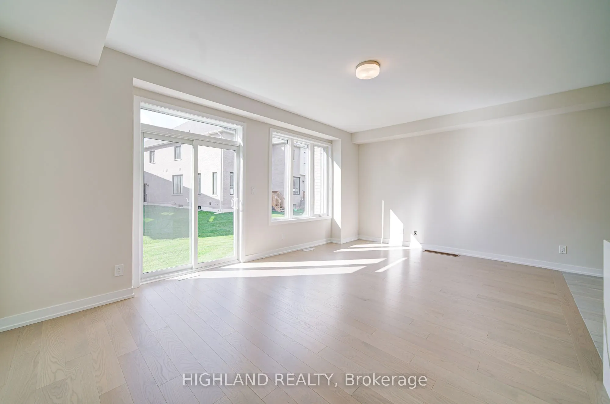 1179 Dartmouth Crescent