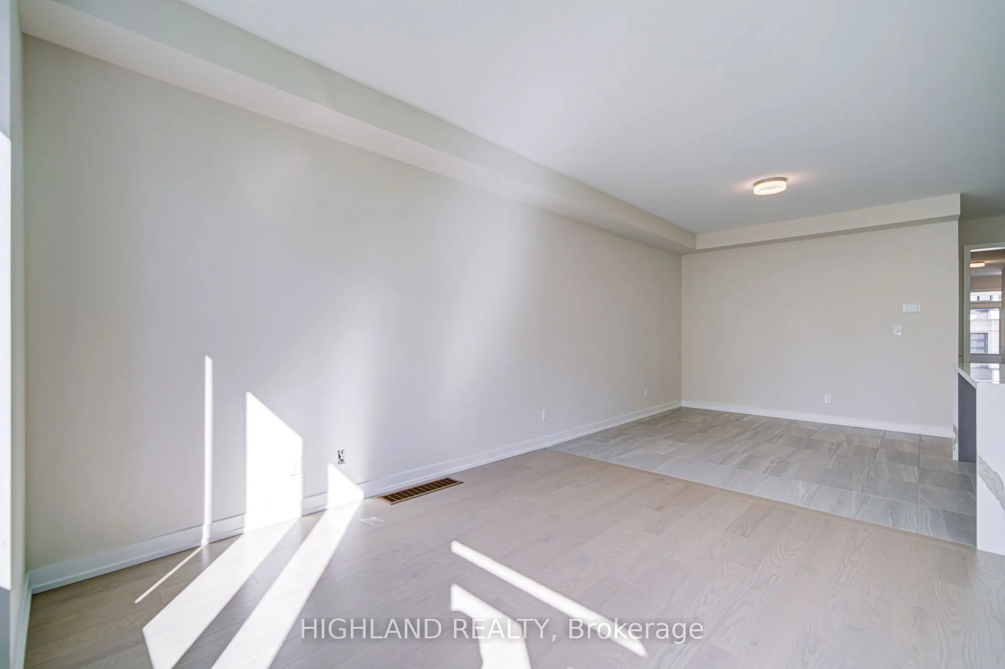 1179 Dartmouth Crescent
