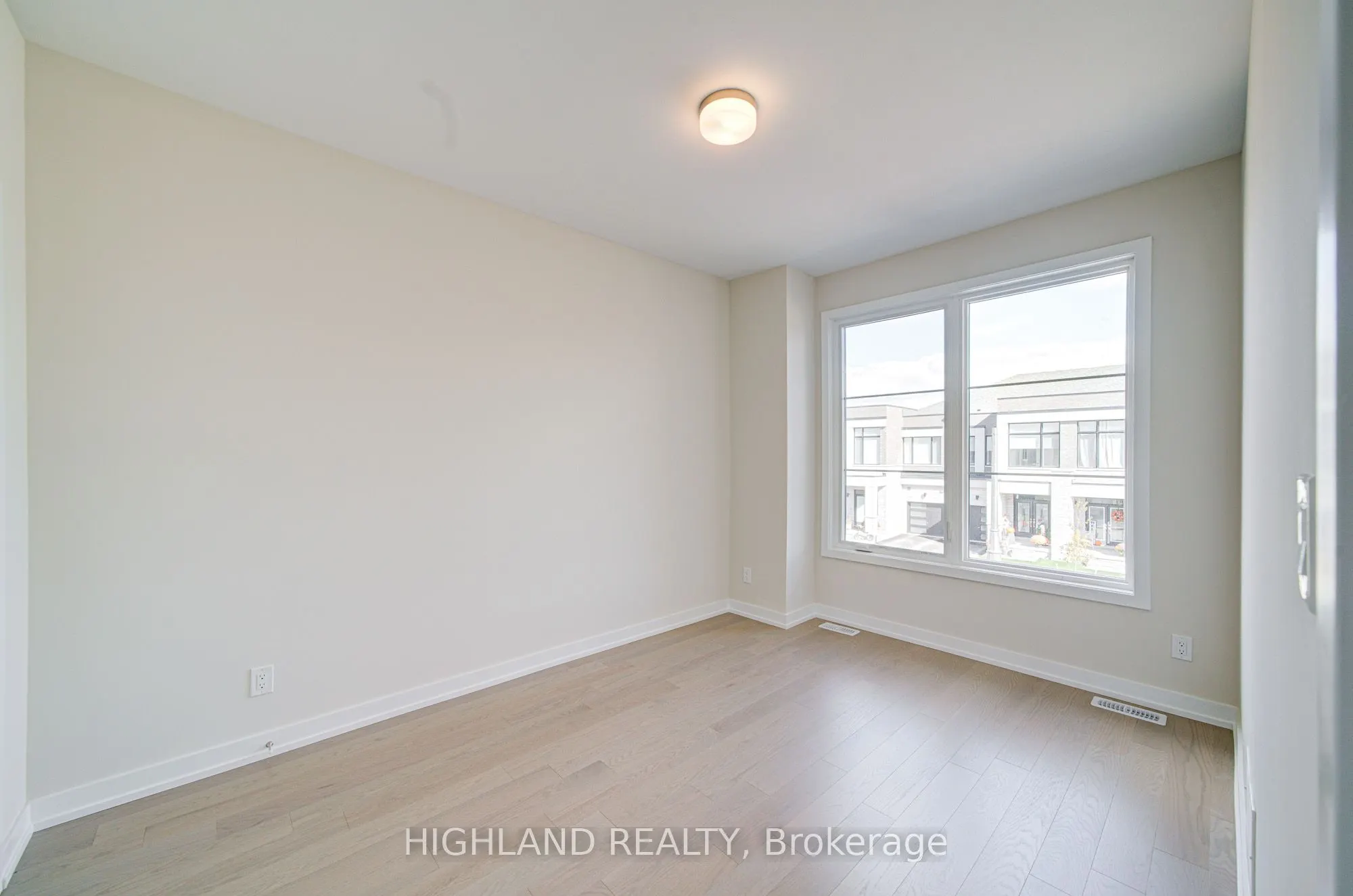 1179 Dartmouth Crescent