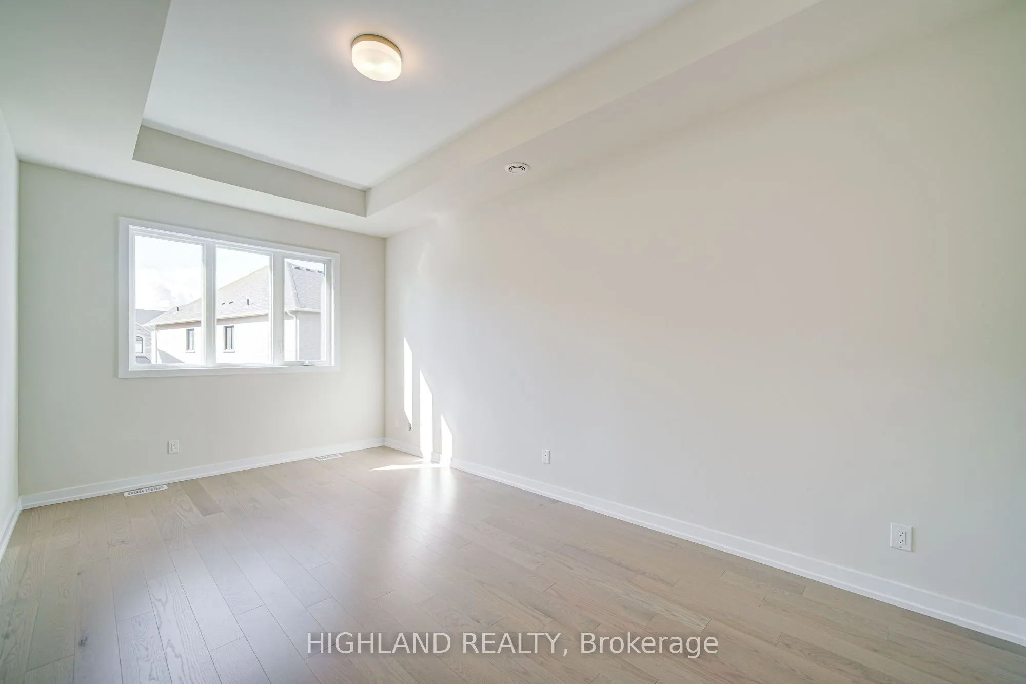 1179 Dartmouth Crescent
