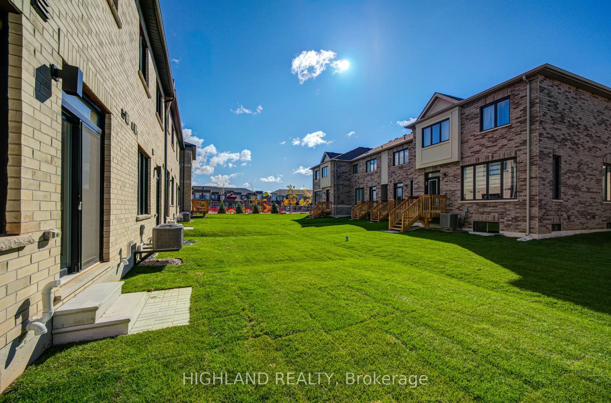 1179 Dartmouth Crescent