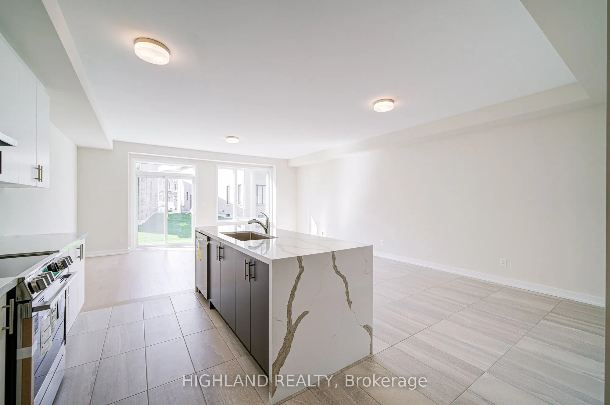 1179 Dartmouth Crescent